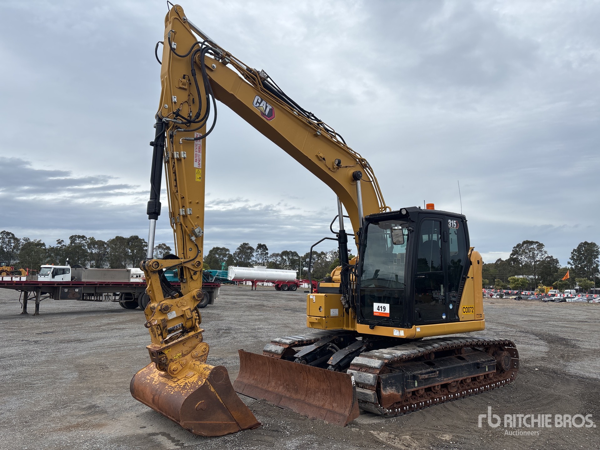 General Appearance with Picture, Left Front Corner