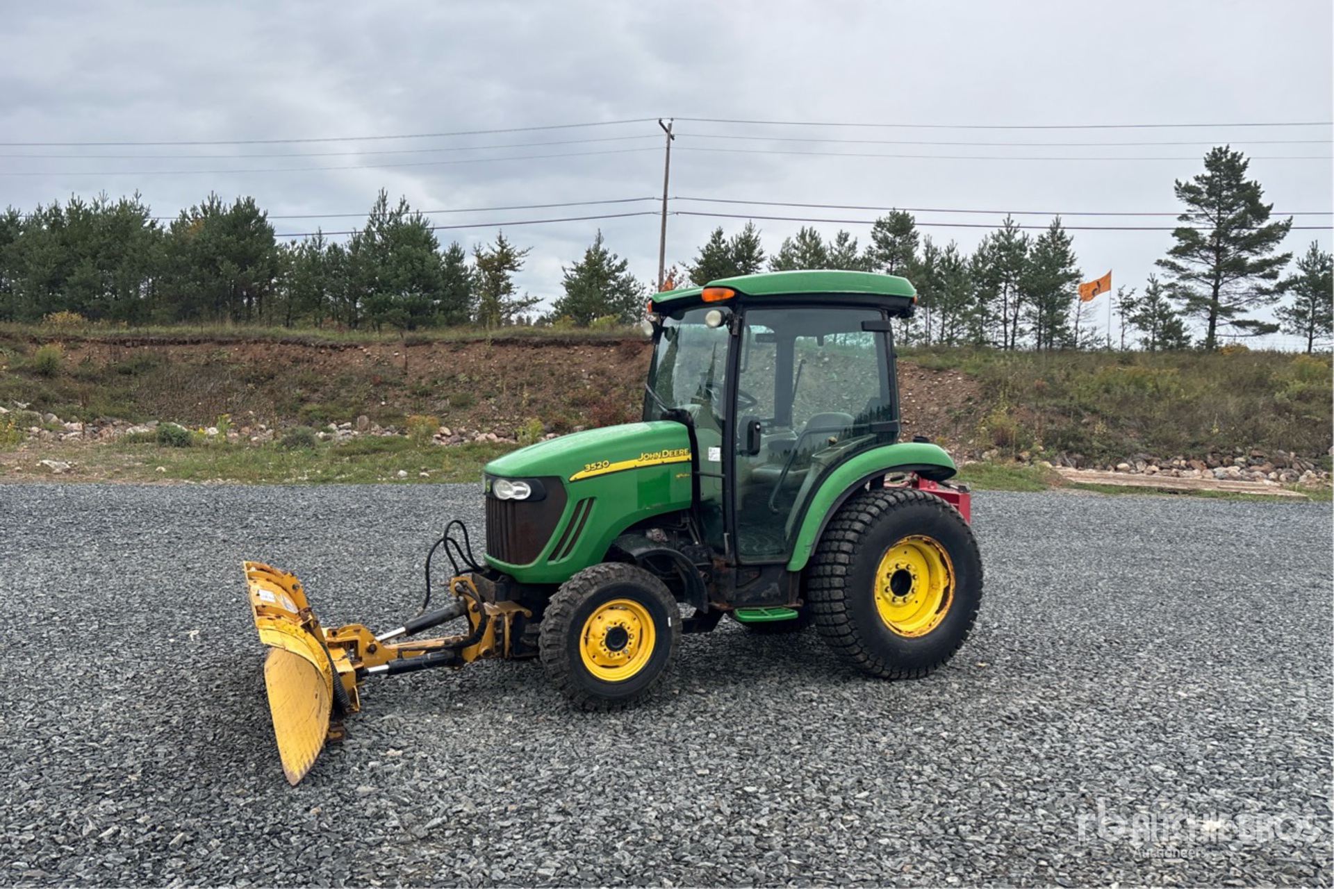 2006 John Deere 3520