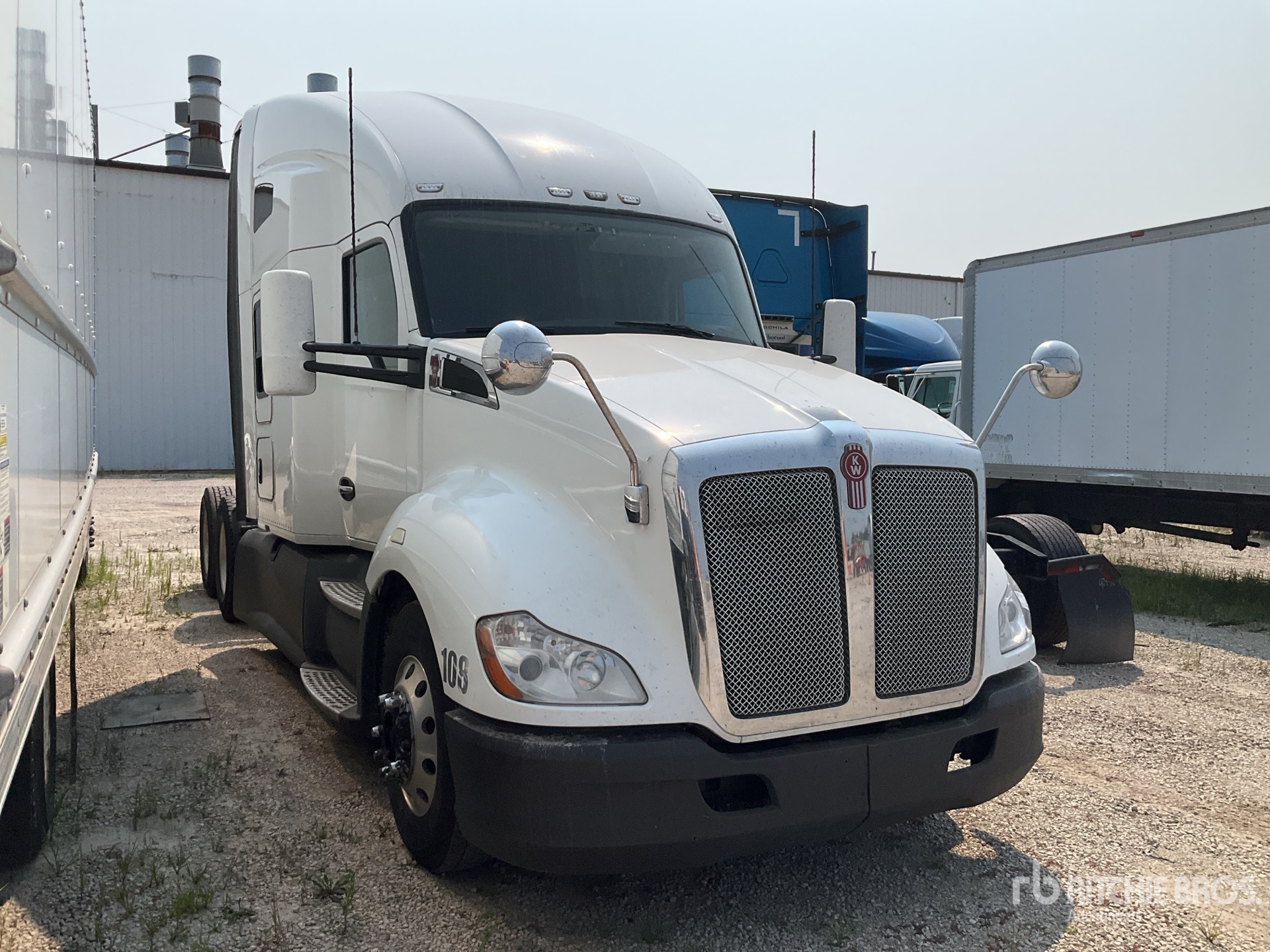 General Appearance with Picture, Right Front Corner
