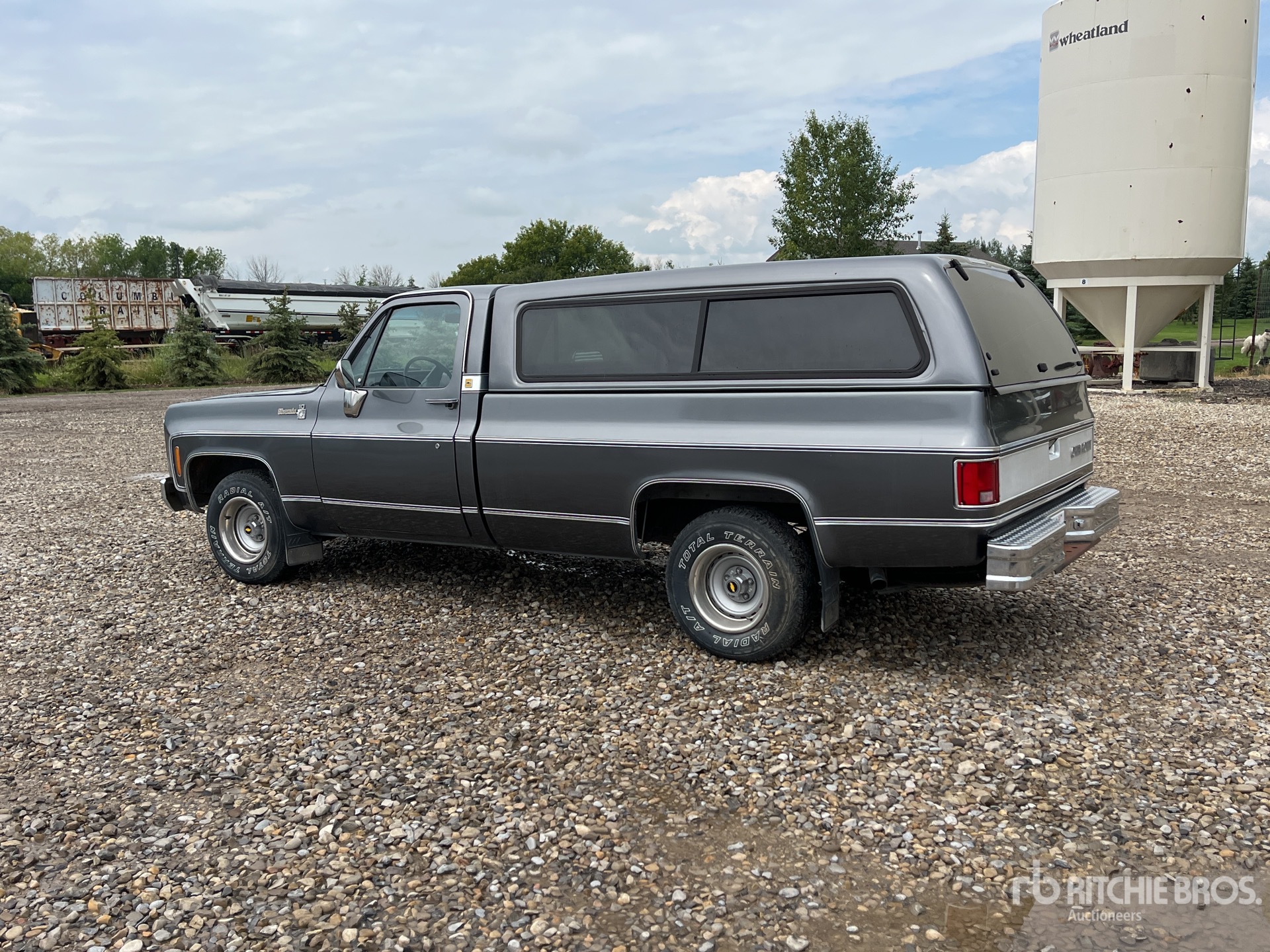 General Appearance with Picture, Left Rear Corner
