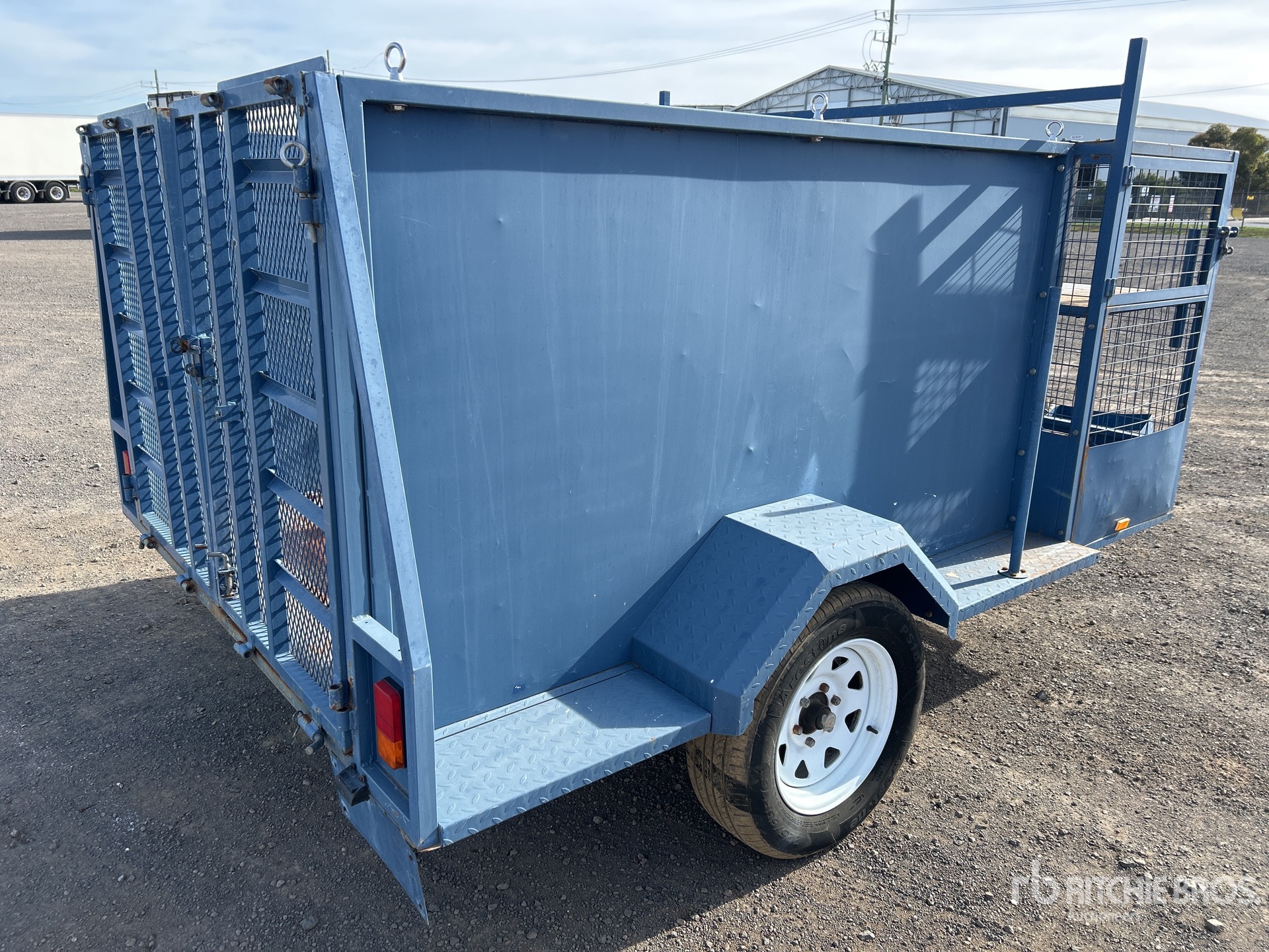 General Appearance with Picture, Left Rear Corner