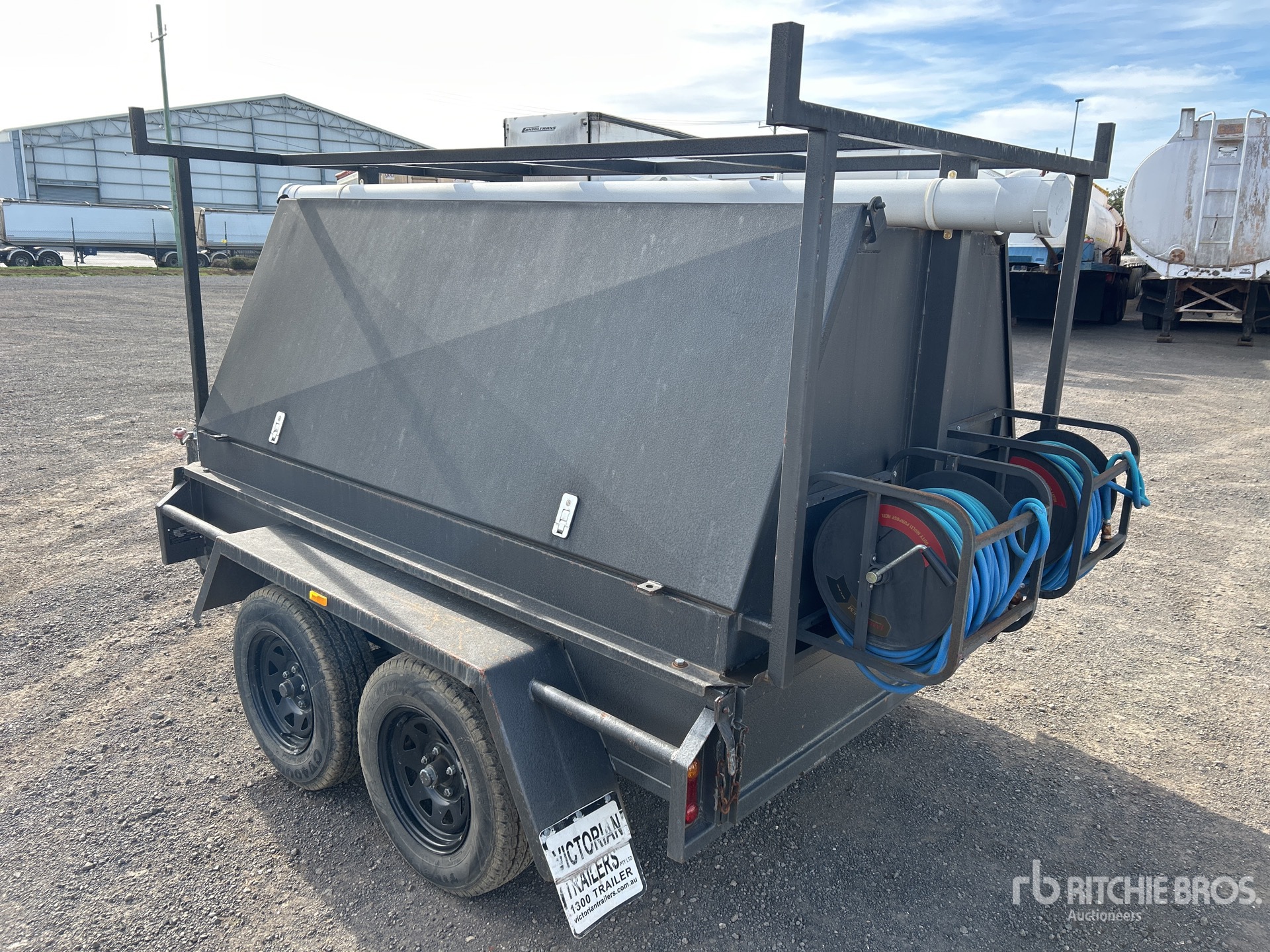 General Appearance with Picture, Right Rear Corner