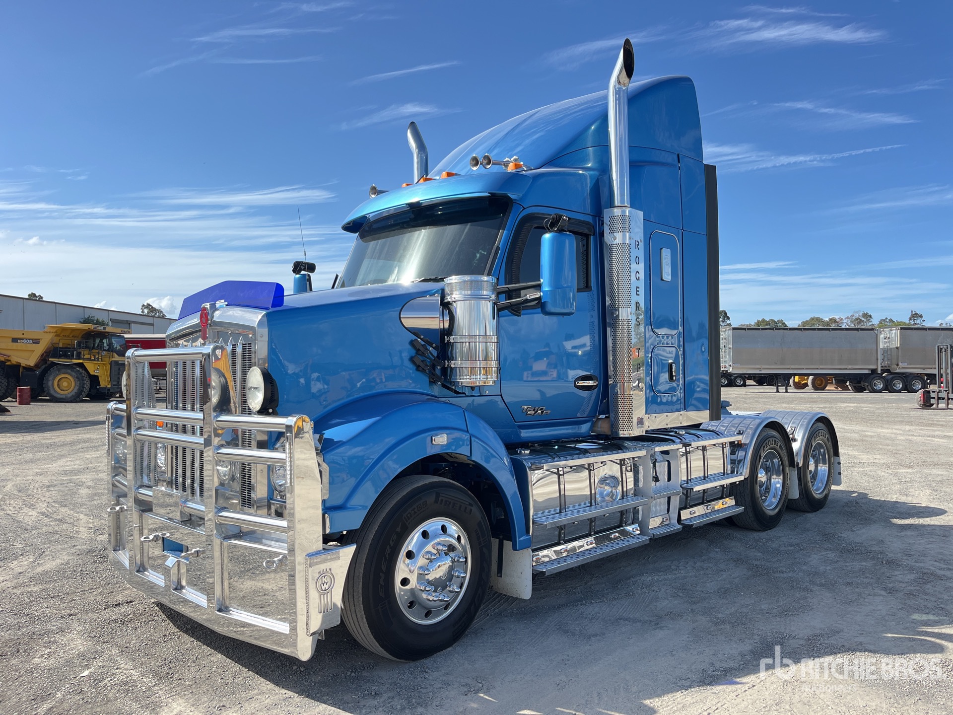 General Appearance with Picture, Right Front Corner
