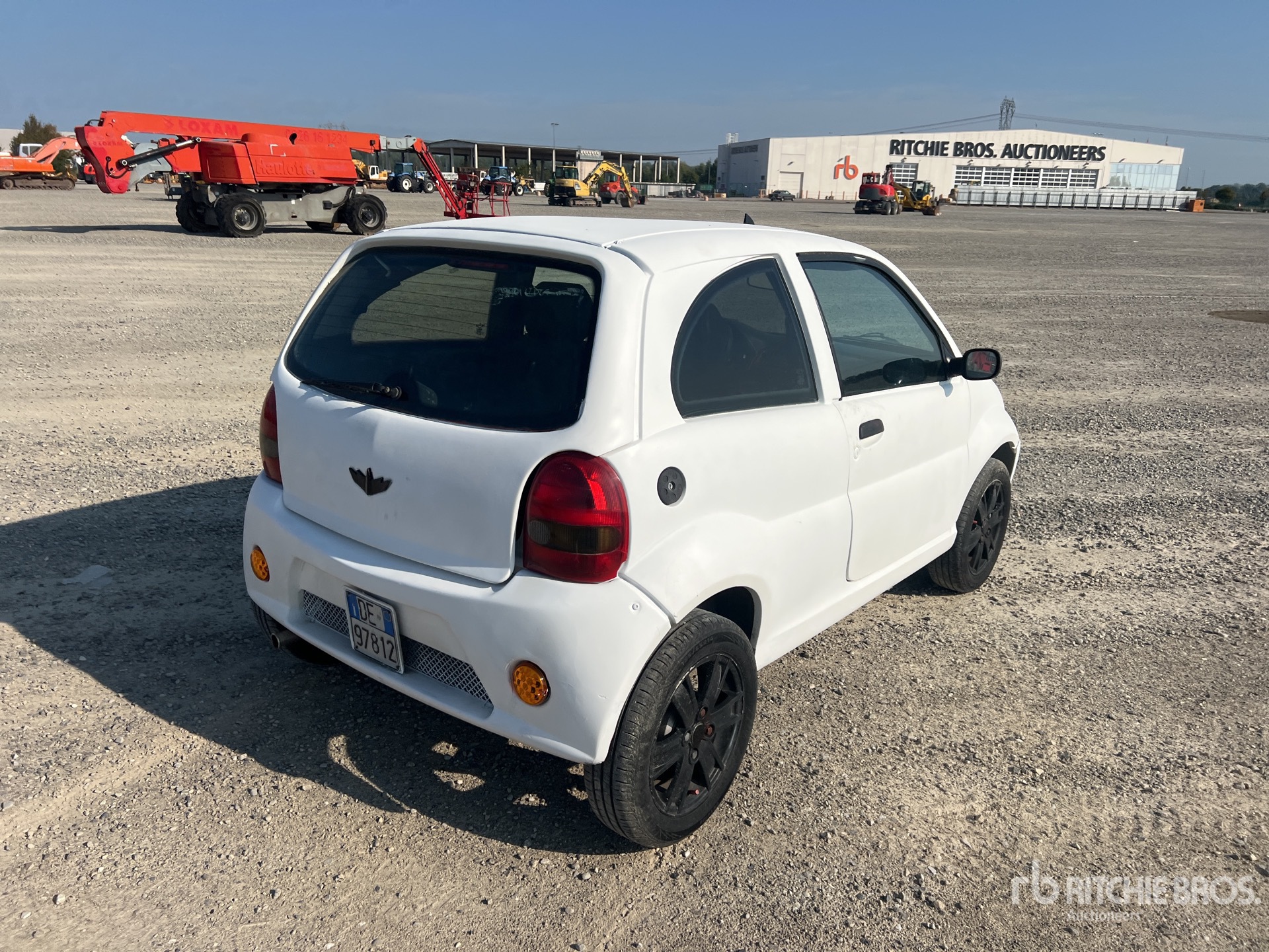 General Appearance with Picture, Right Rear Corner