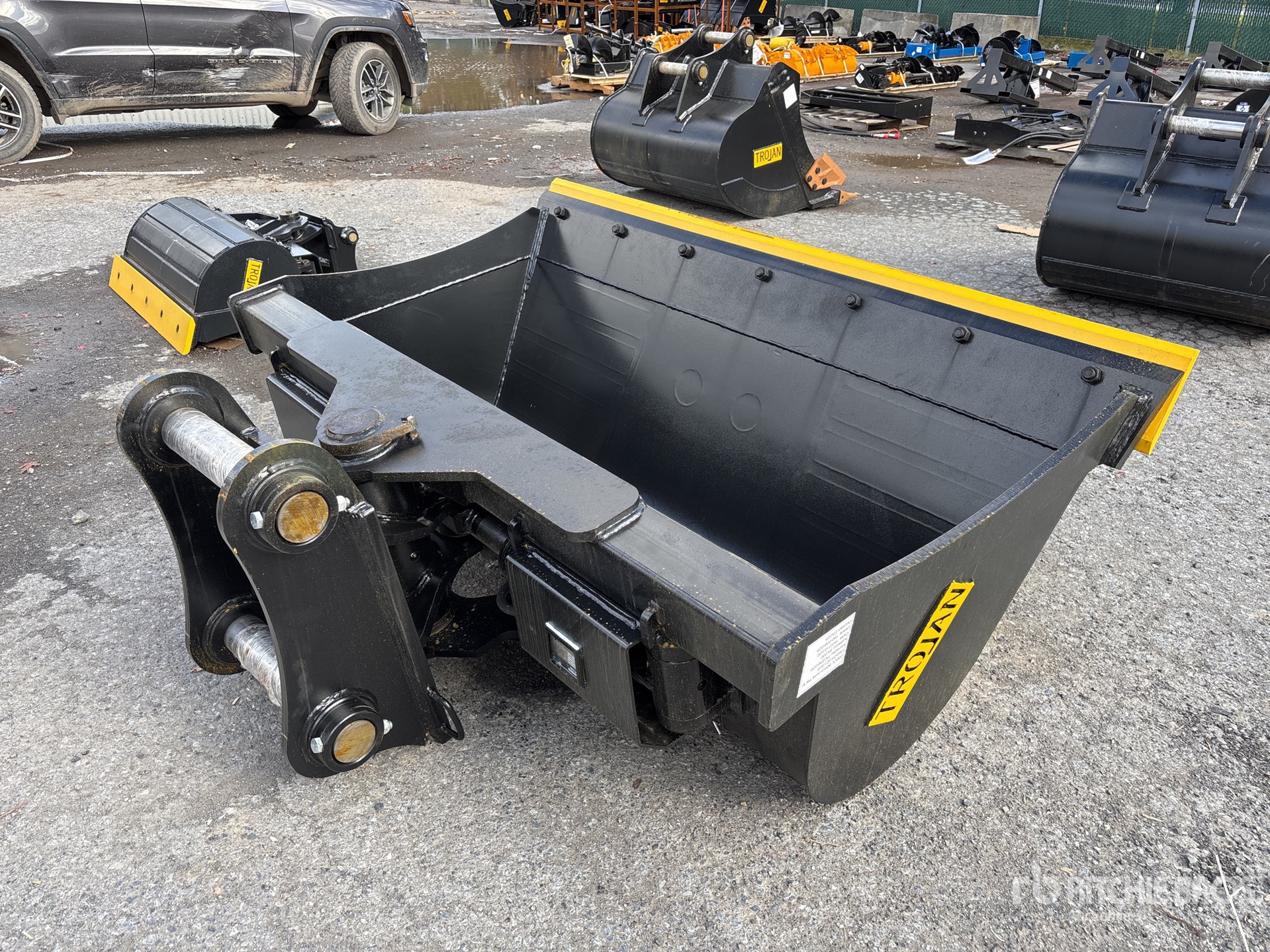 General Appearance with Picture, Right Rear Corner