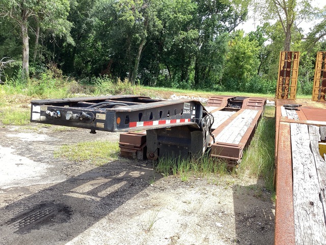 2006 Trail King TK110HDG-533 Tri/A Removable Gooseneck Lowboy Trailer 2006 Trail King TK110HDG-533 Tri/A Removable Gooseneck Lowboy Trailer