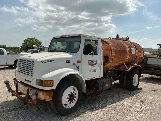 1999 International 4700 2000 gal 4x2 Water Truck (Inoperable)
