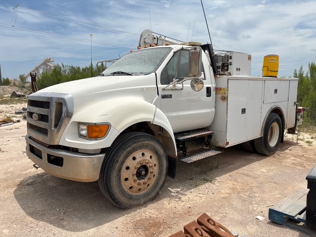 2006 Ford F-750 XLT 4x2 Service Truck (Inoperable)