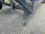 Features with Fahrgestell-/Zugstangenheber