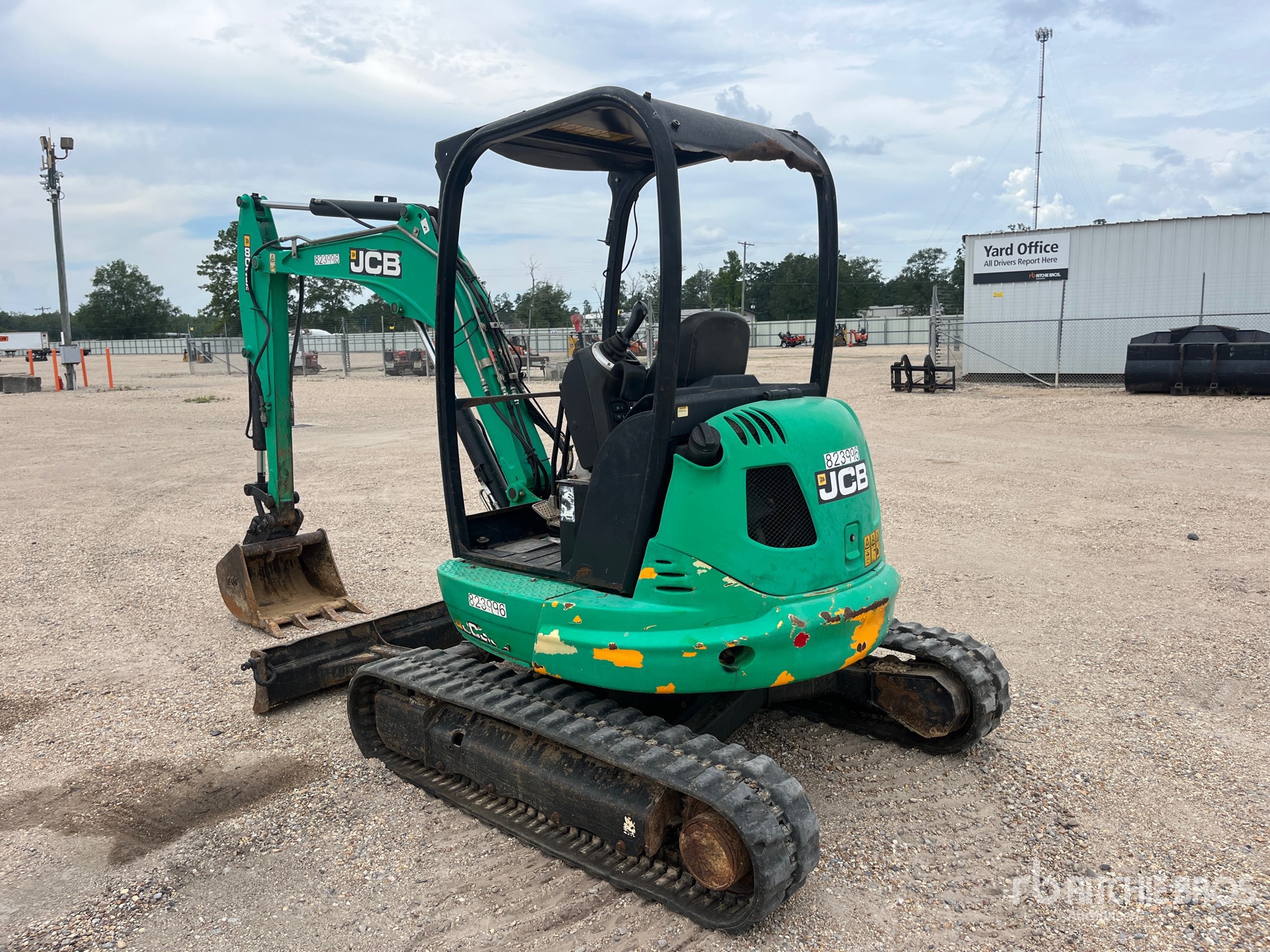 EXCAVADORA 2015 JCB 8035