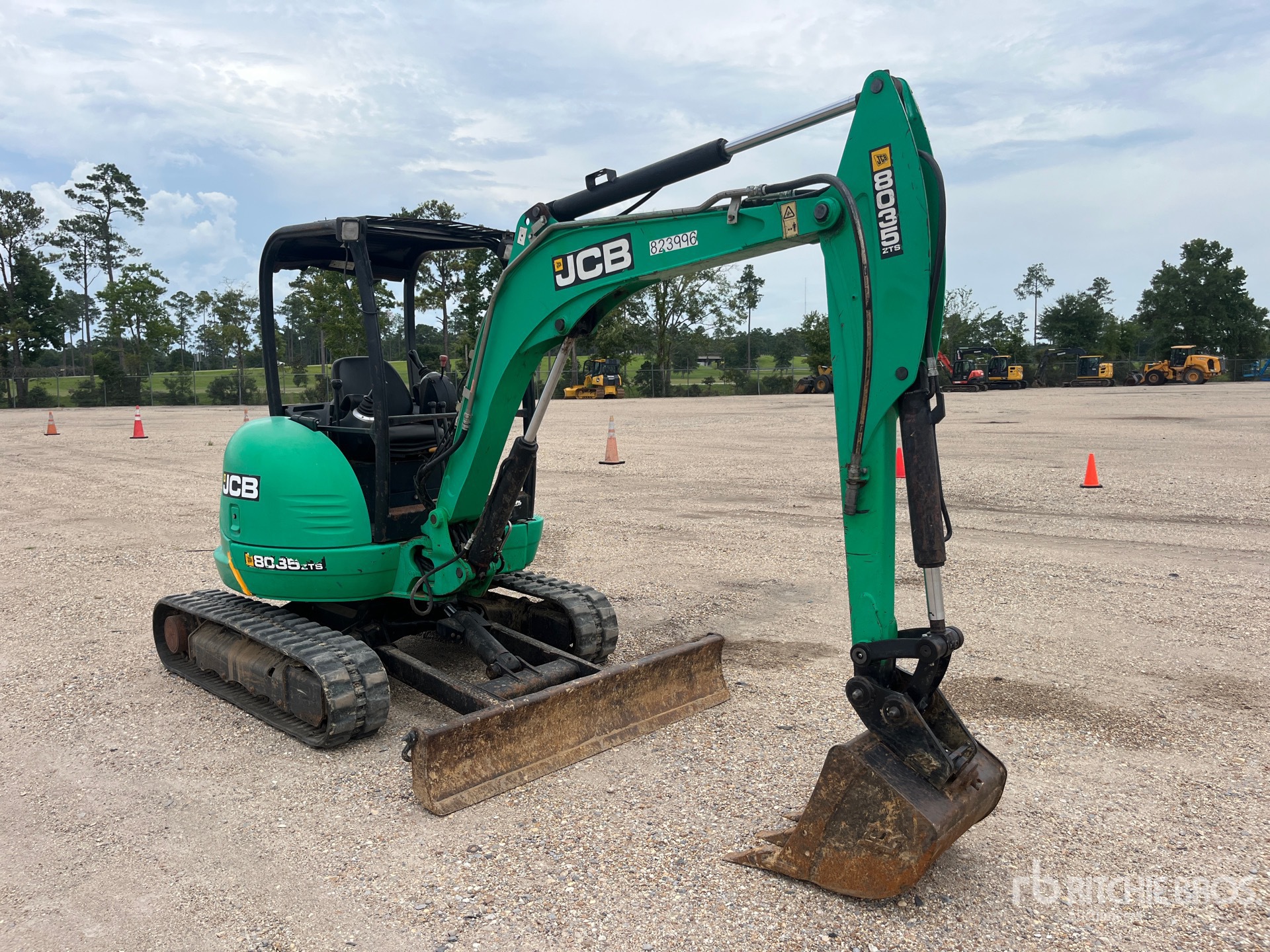 EXCAVADORA 2015 JCB 8035