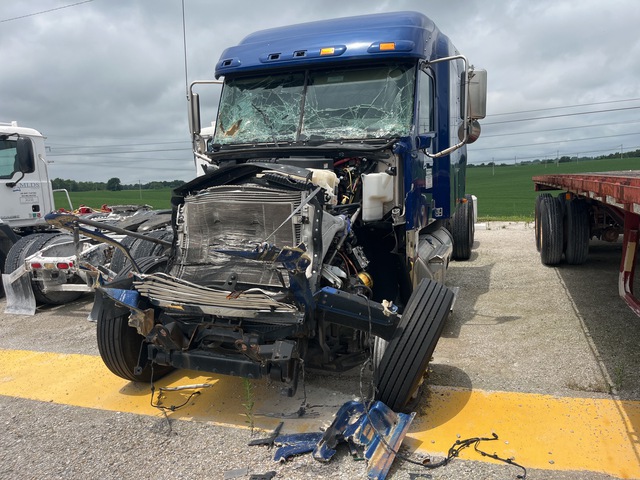 2021 Freightliner 6x4 T/A Sleeper Truck Tractor (Inoperable)