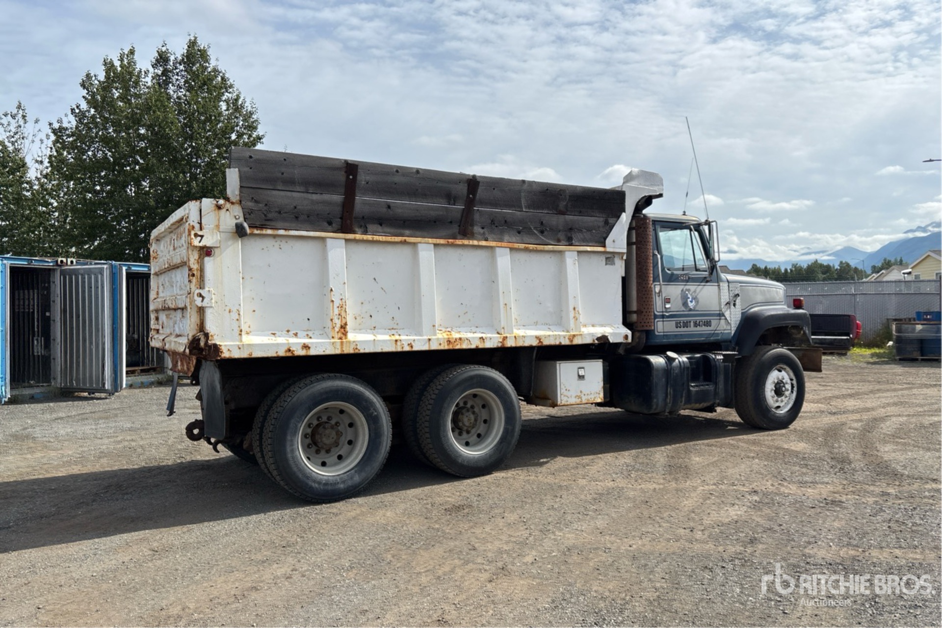 General Appearance with Picture, Right Rear Corner