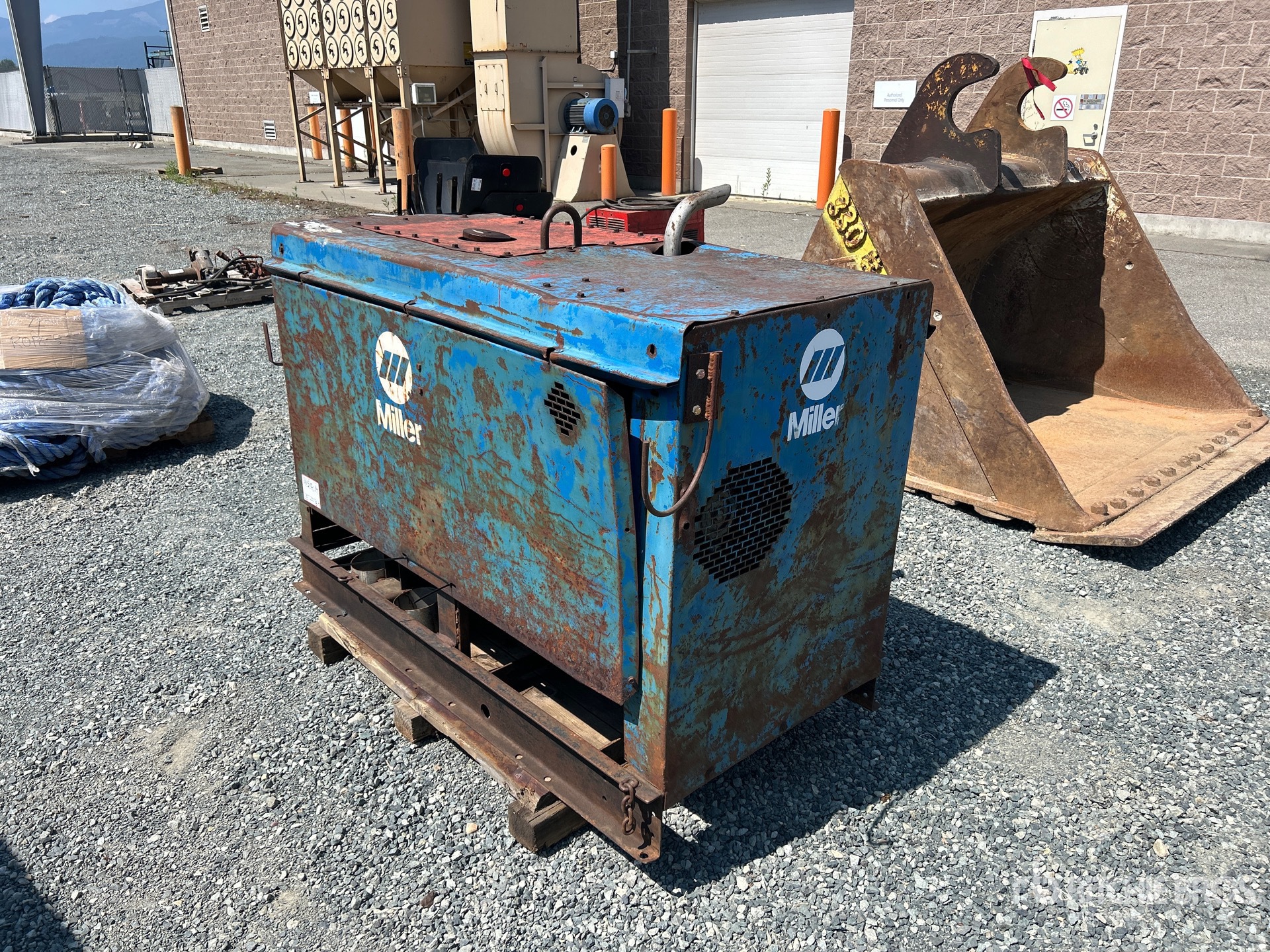 General Appearance with Picture, Left Front Corner