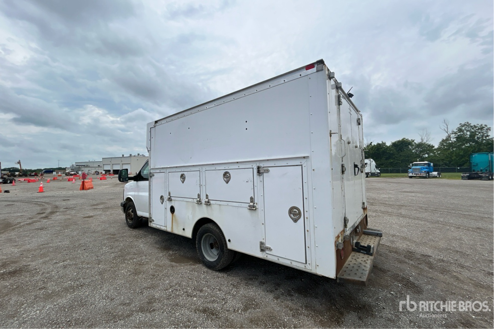 General Appearance with Picture, Left Rear Corner