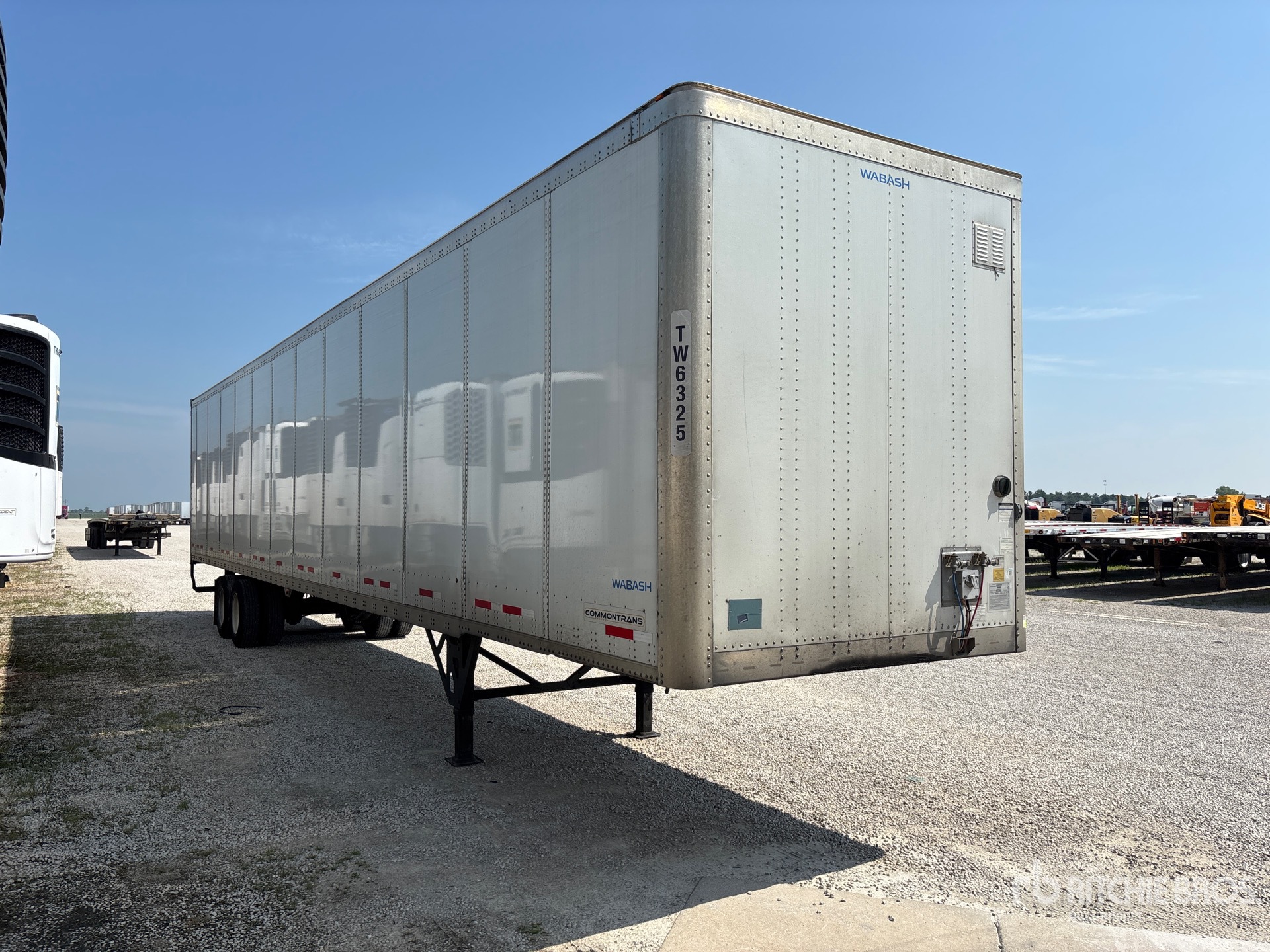 General Appearance with Bild, Ecke vorne rechts