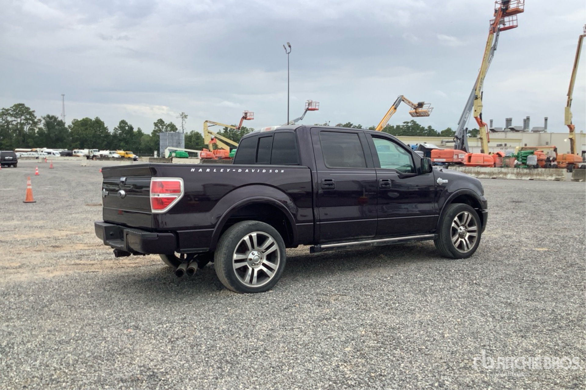 General Appearance with Picture, Right Rear Corner