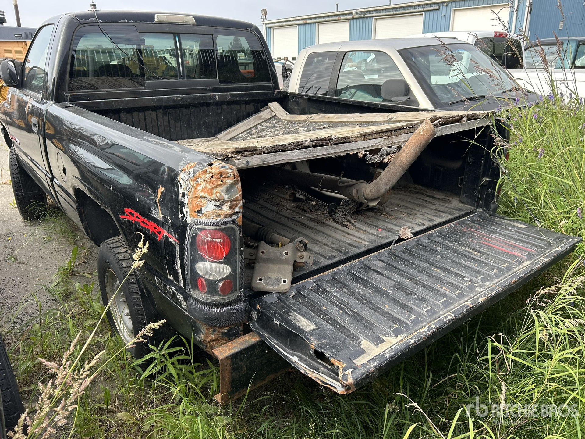General Appearance with Picture, Left Rear Corner