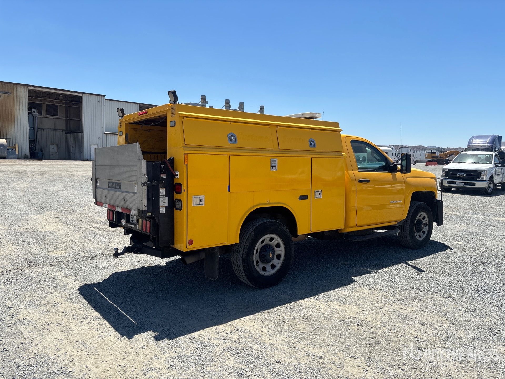 General Appearance with Picture, Right Rear Corner