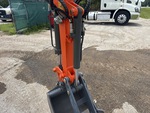 Hydraulics with Thumb Cylinder