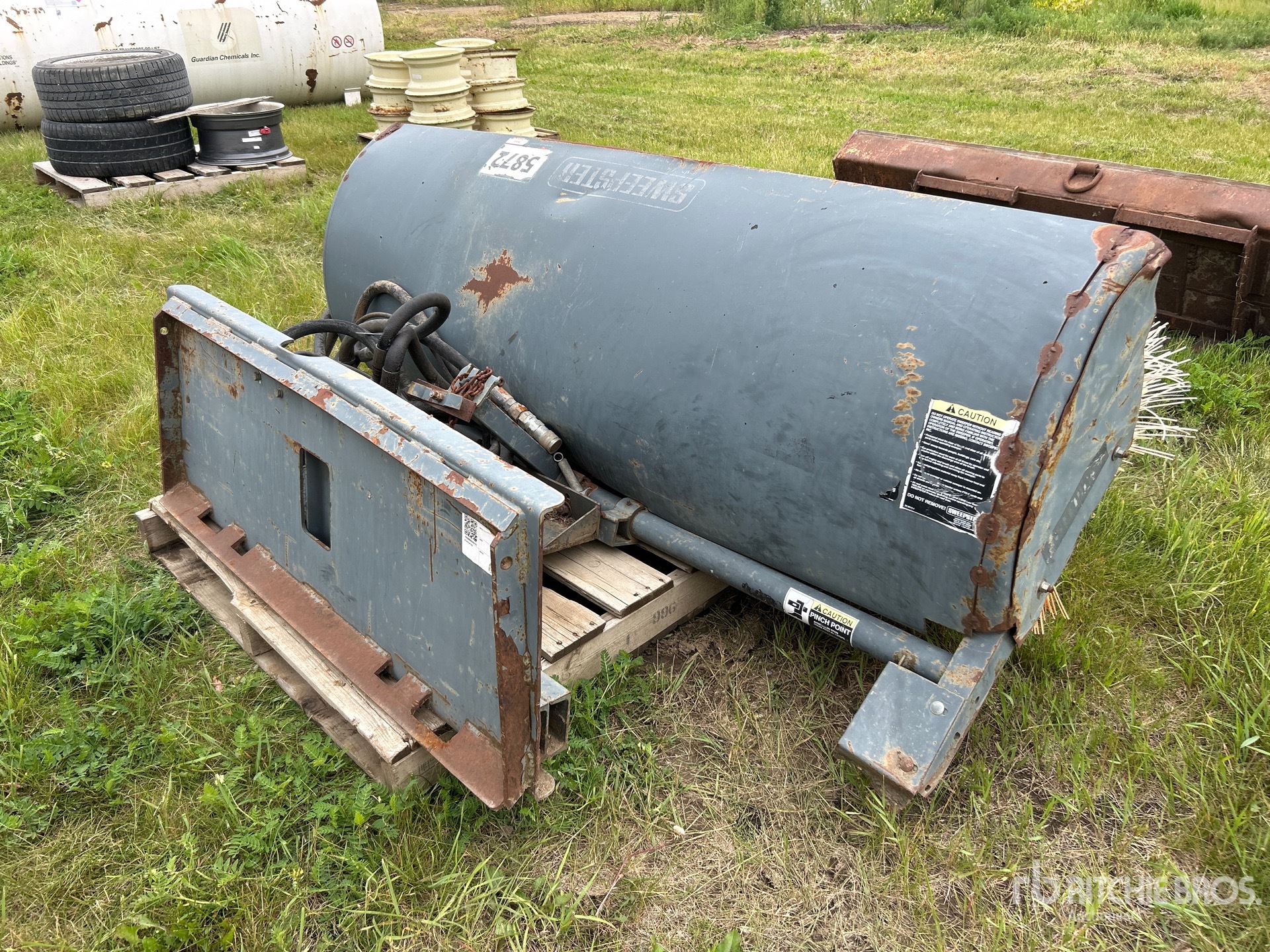 General Appearance with Picture, Right Rear Corner