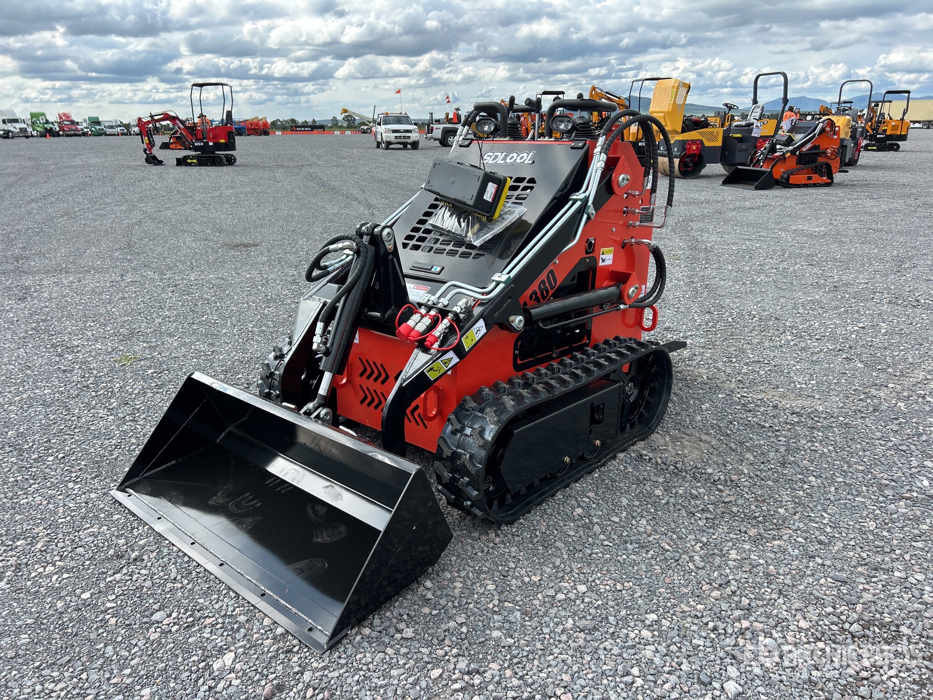 MINI CARGADOR SOBRE ORUGAS 2025 SDLOOL 380R