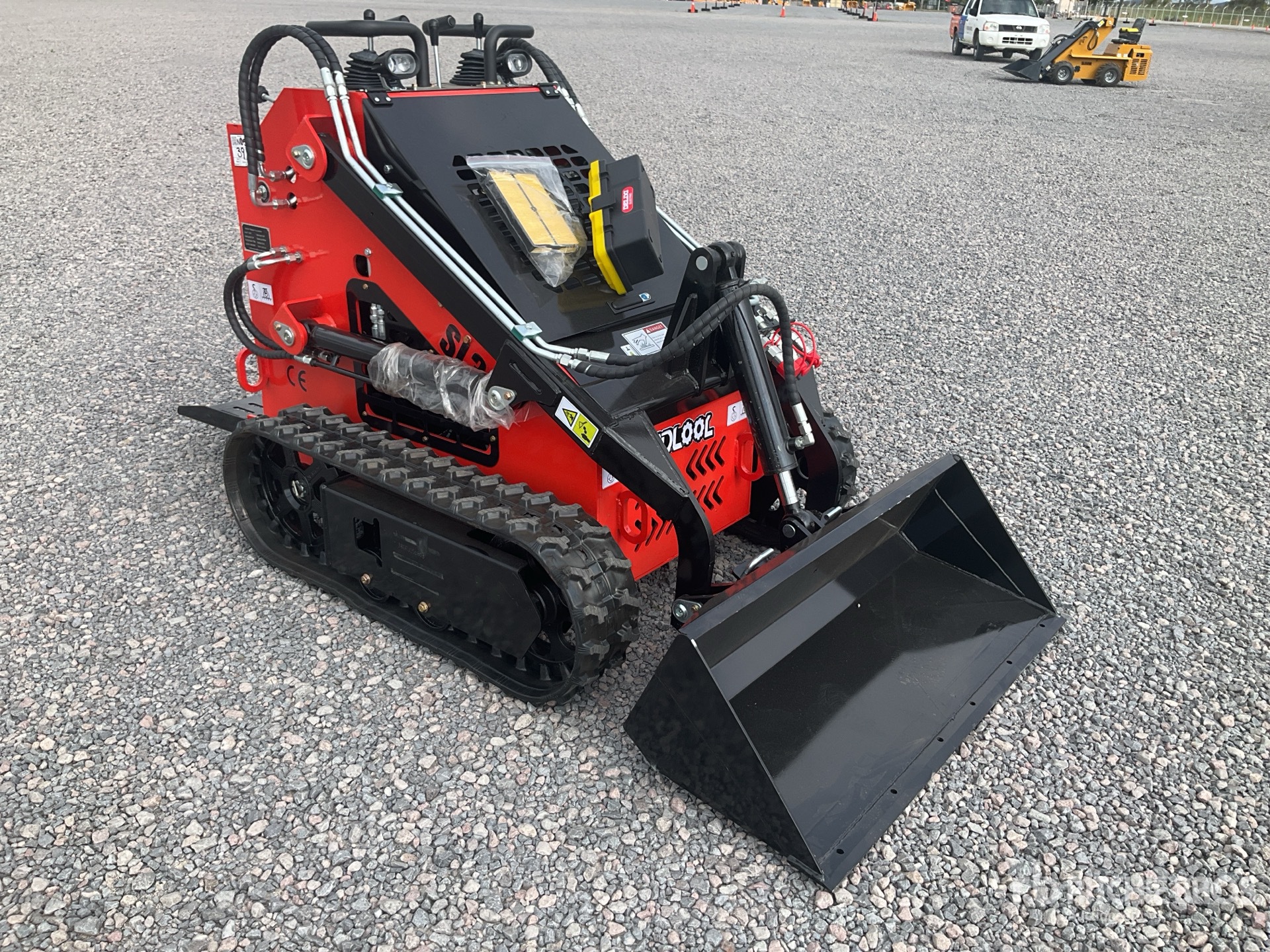 MINI CARGADOR SOBRE ORUGAS 2025 SDLOOL 380R