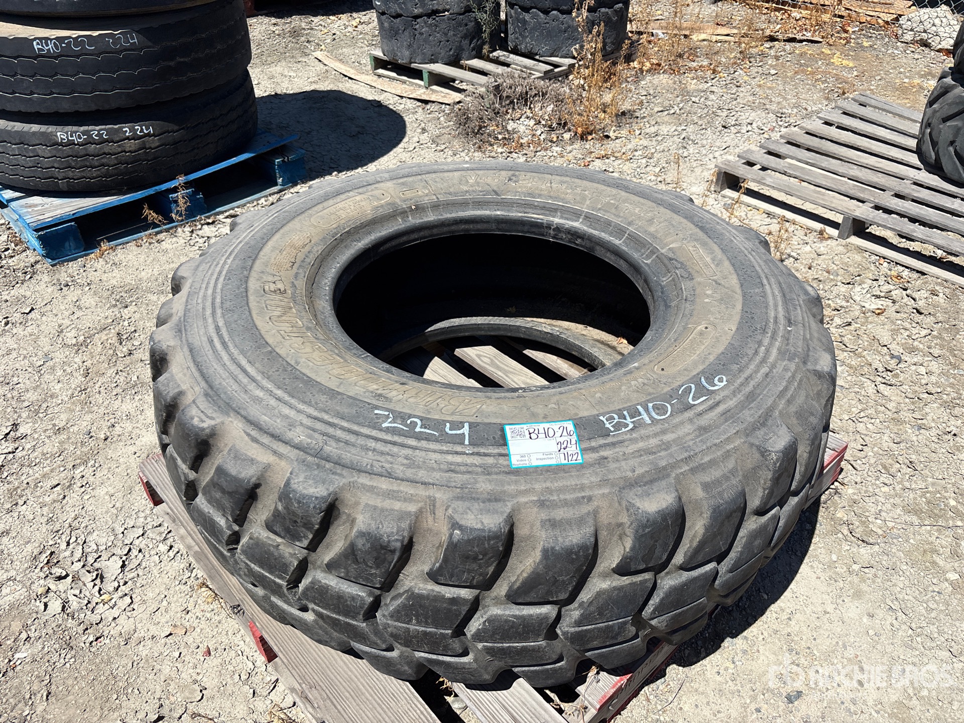 General Appearance with Picture, Left Front Corner