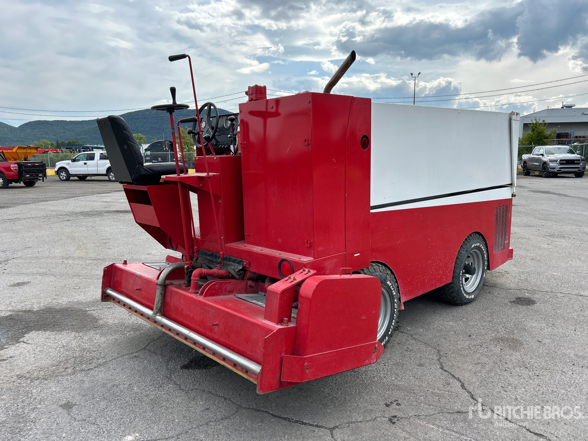 General Appearance with Picture, Right Rear Corner