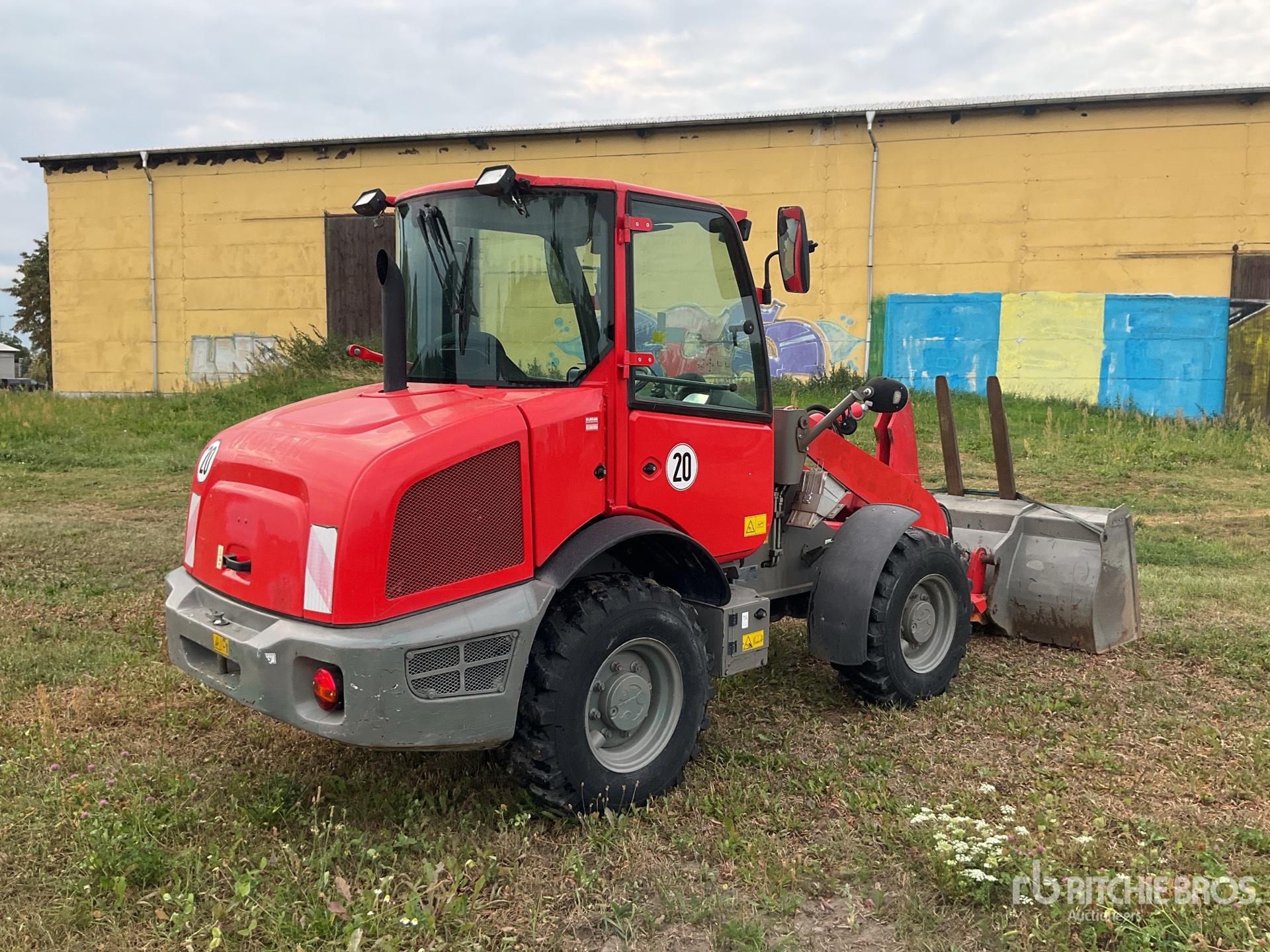 General Appearance with Picture, Right Rear Corner