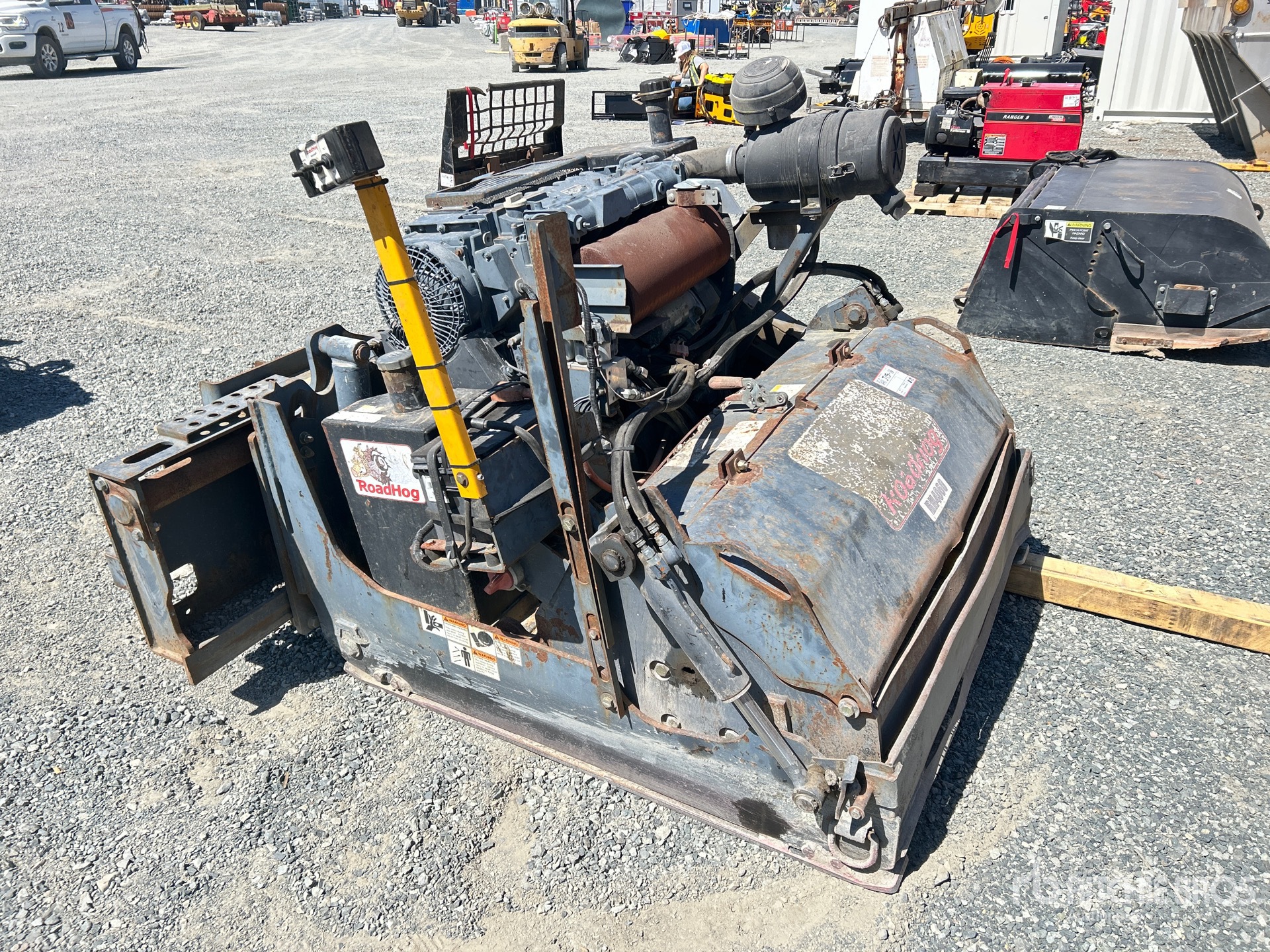General Appearance with Picture, Right Front Corner