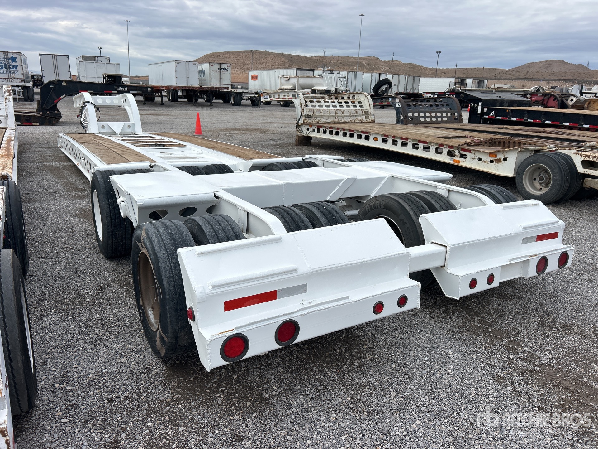 Aspect général with Image, coin arrière gauche