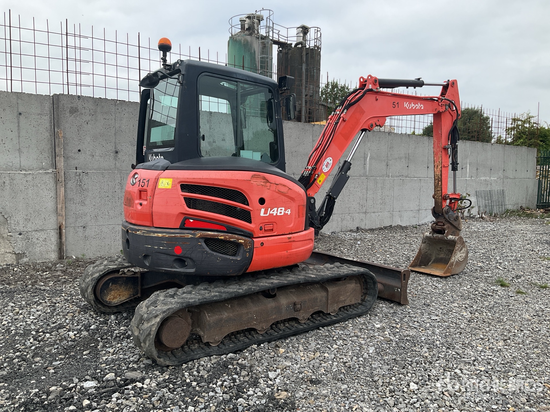 General Appearance with Picture, Right Rear Corner