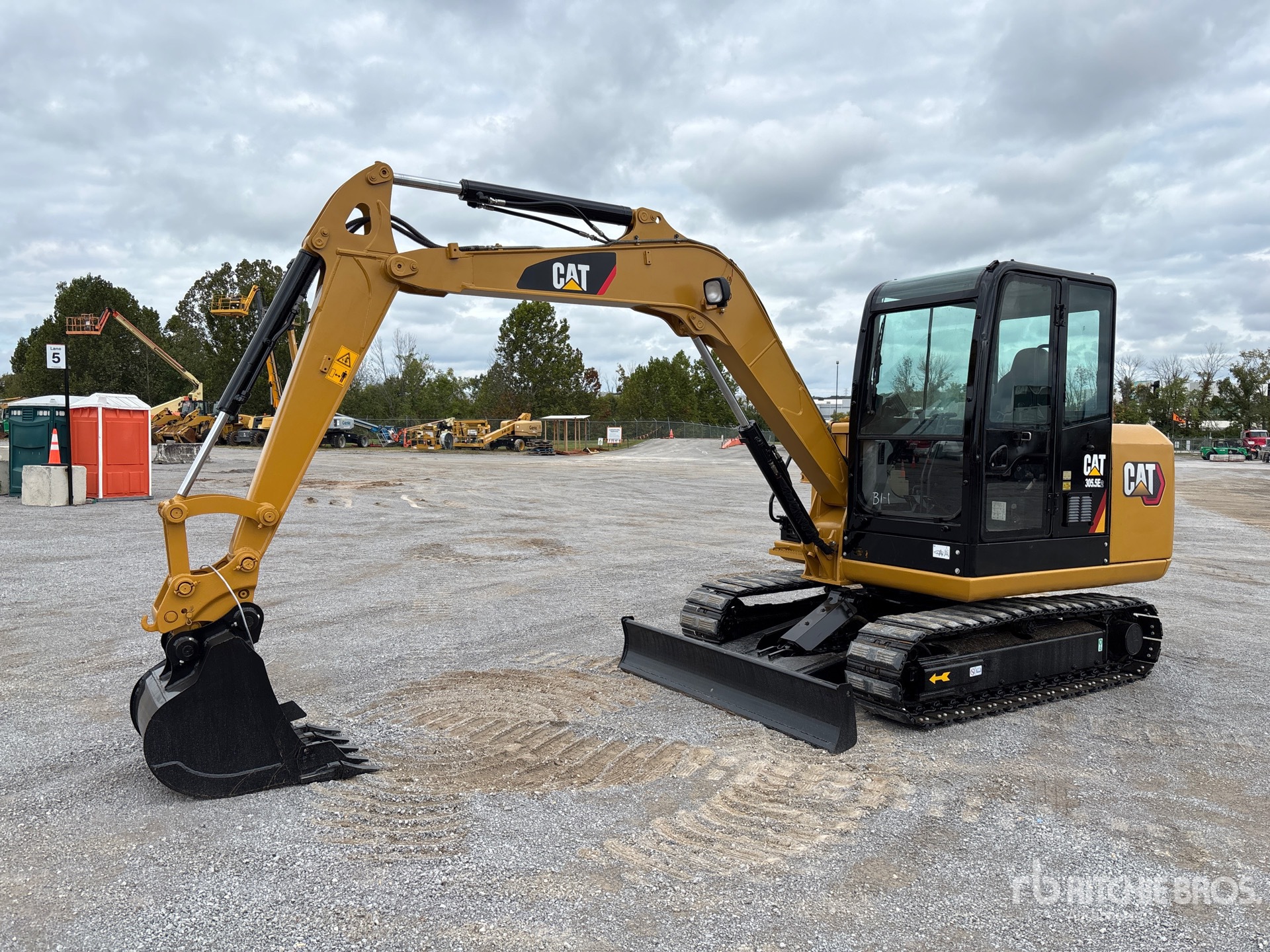 EXCAVADORA 2020 CATERPILLAR 3055E2