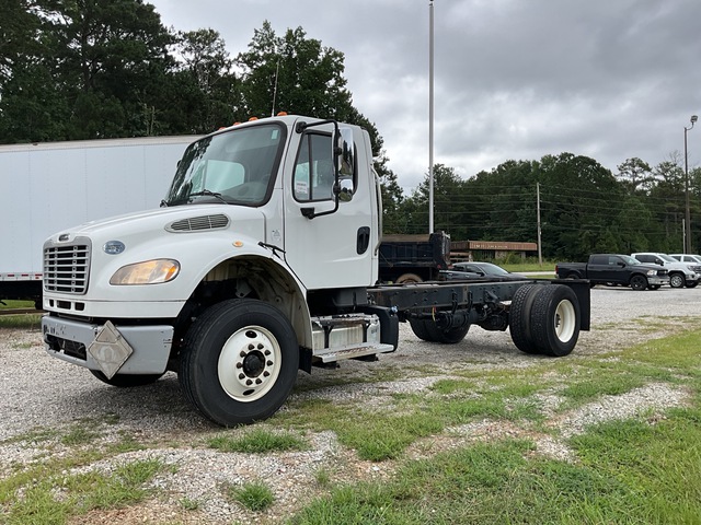 2017 Freightliner Business Class M2 4x2 Cab and Chassis