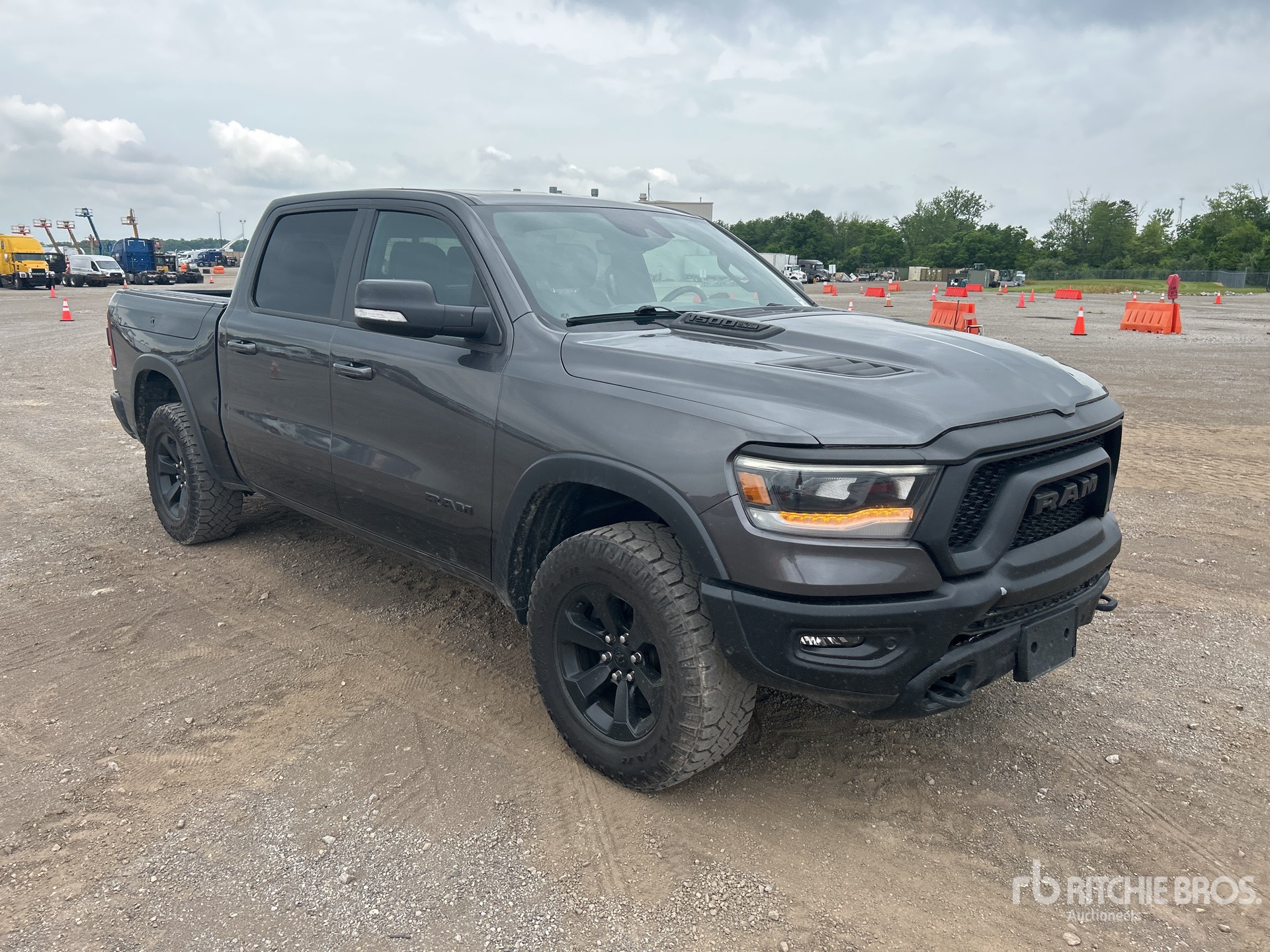 General Appearance with Picture, Right Front Corner