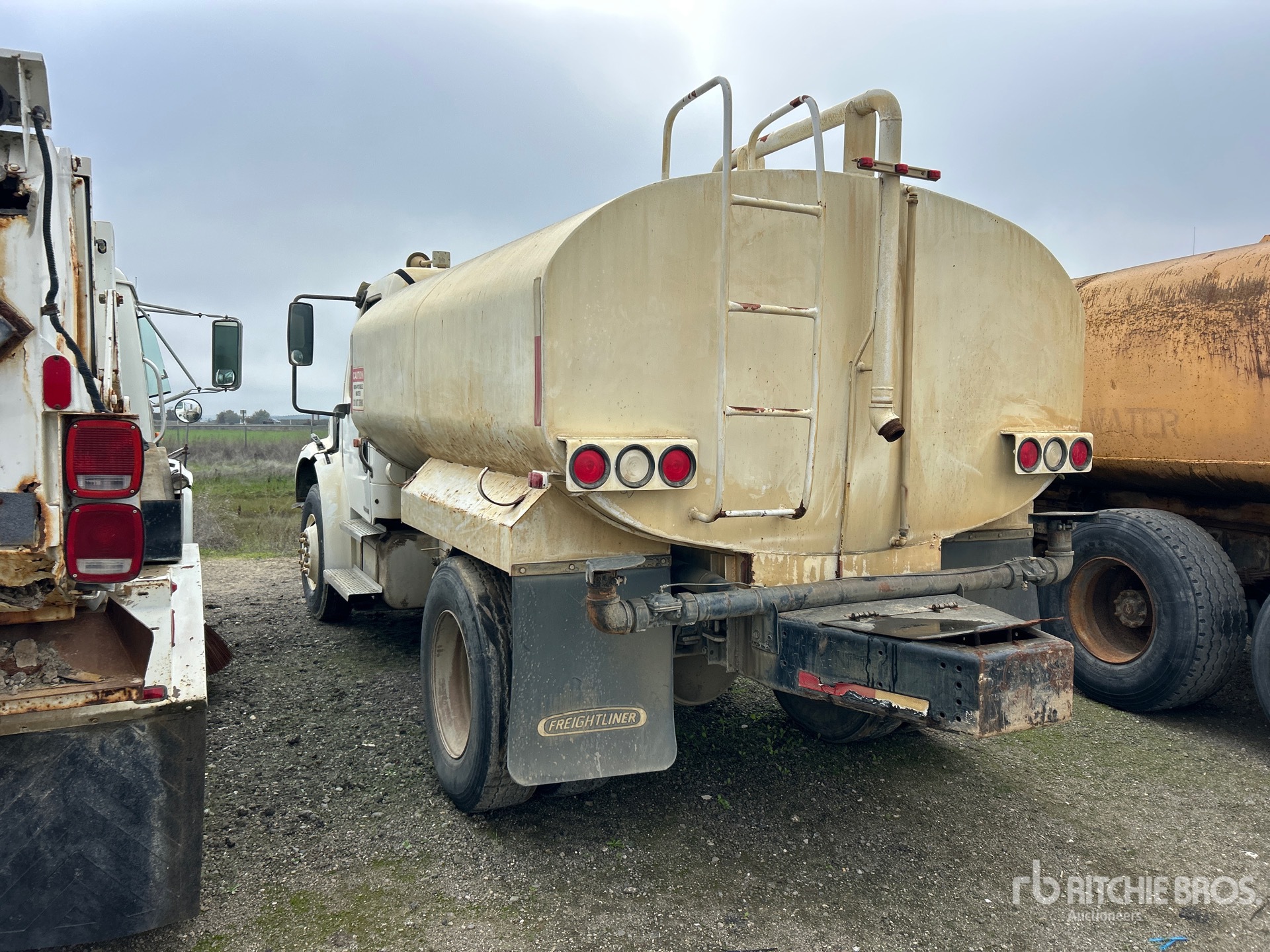 General Appearance with Imagen: esquina trasera izquierda