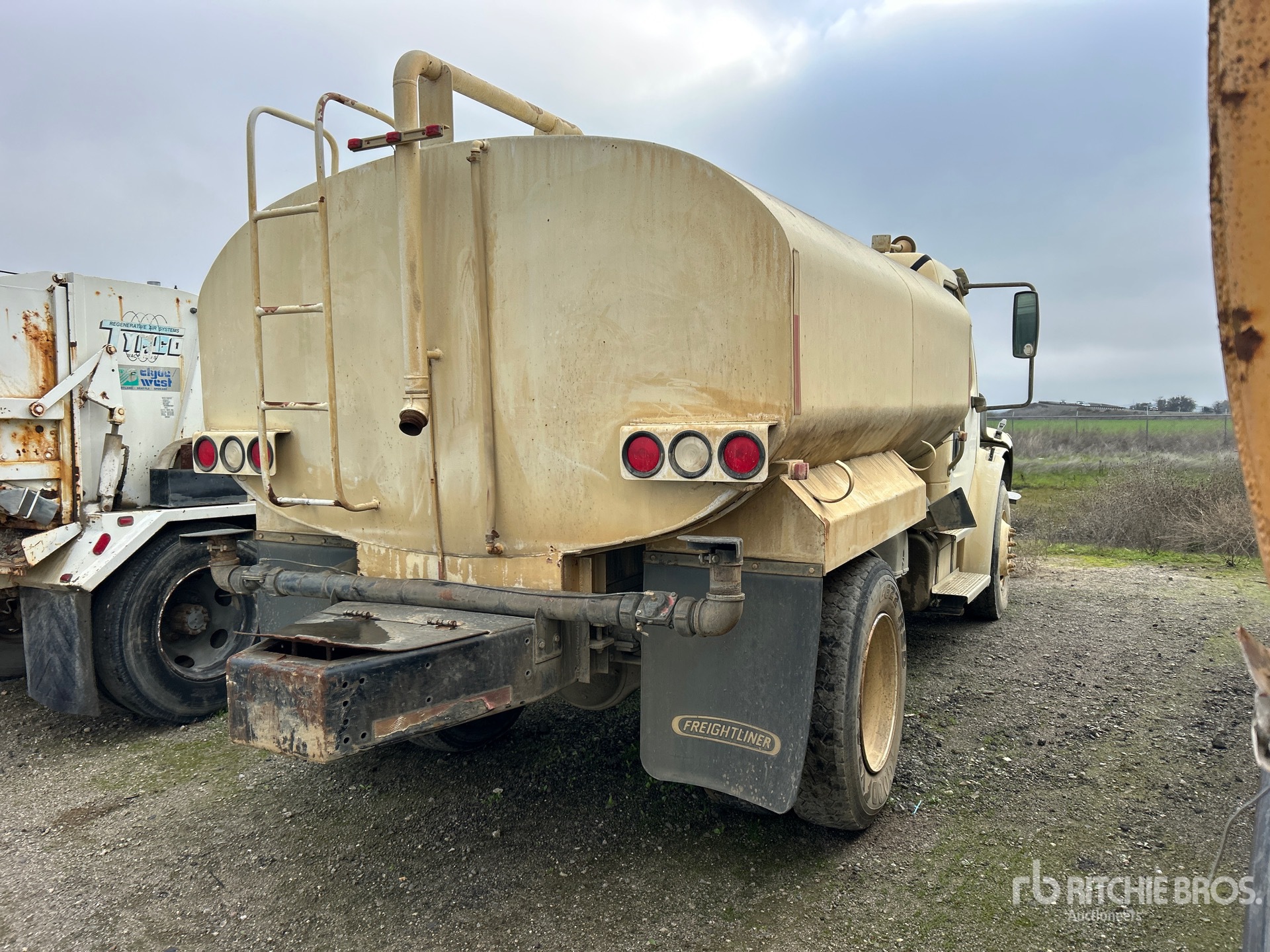 General Appearance with Imagen: esquina trasera derecha