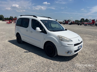 General Appearance with Foto, angolo anteriore destro