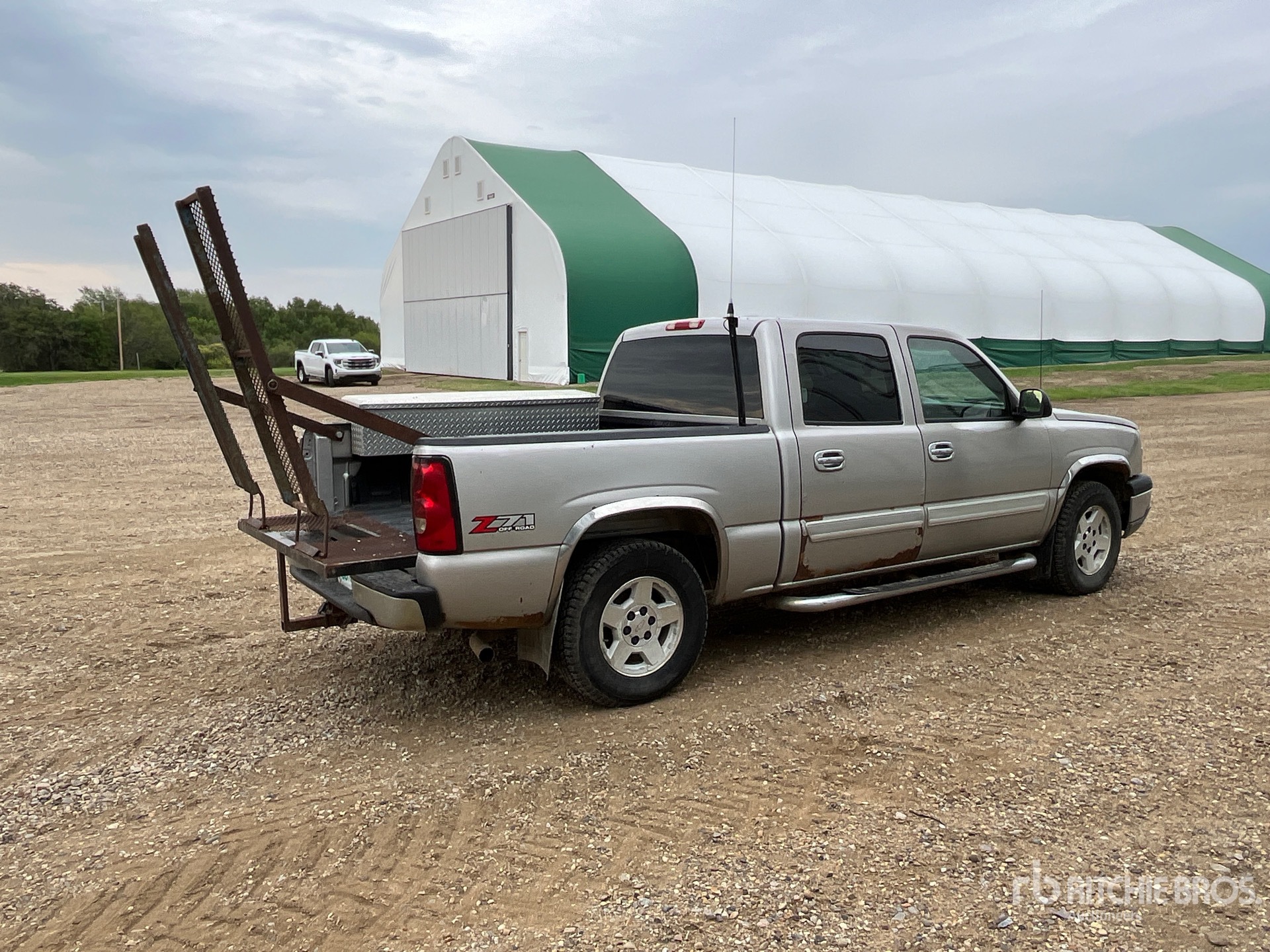 General Appearance with Picture, Right Rear Corner
