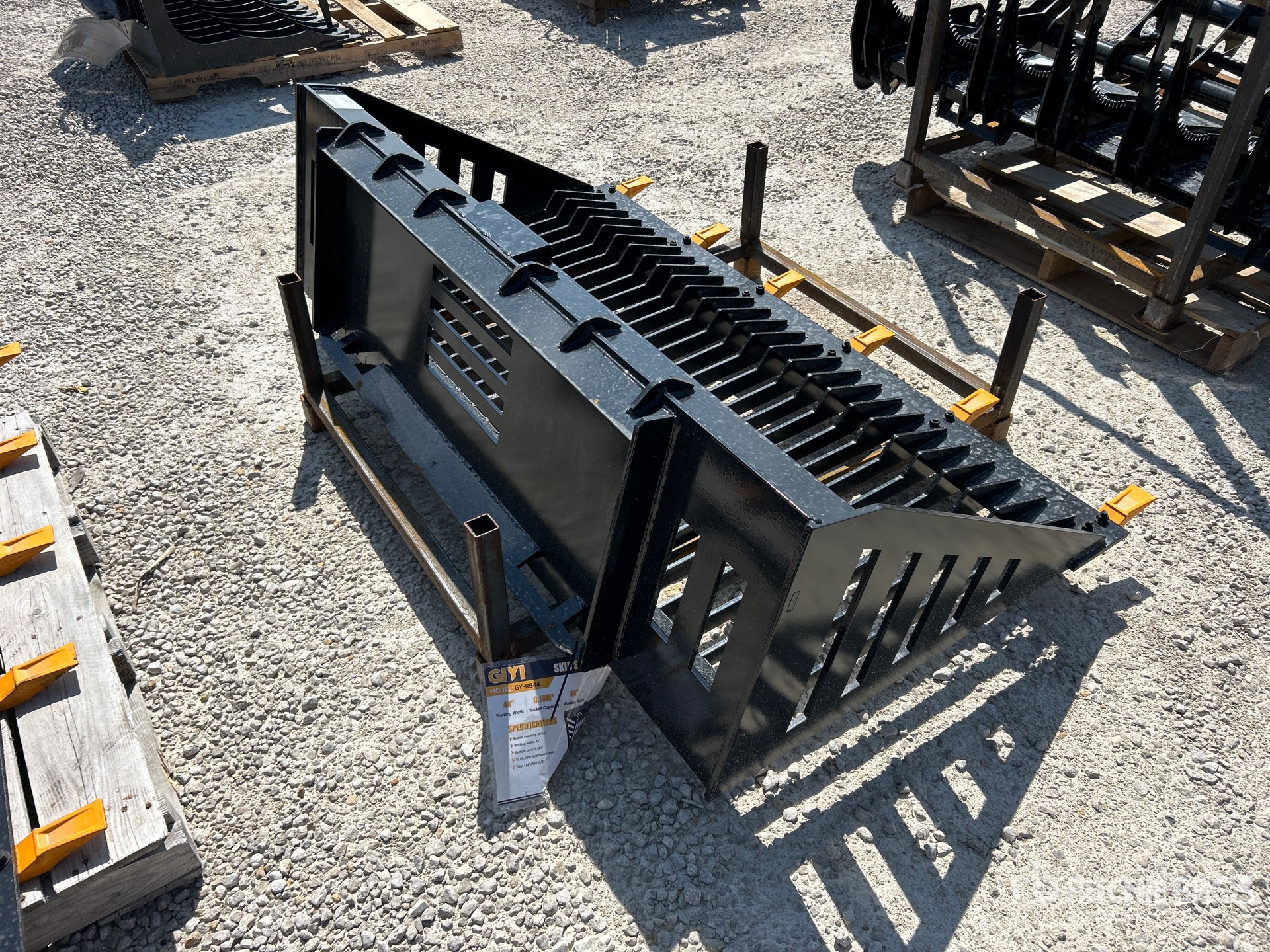 General Appearance with Picture, Right Rear Corner