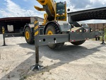 Chassis with Outrigger Cylinders