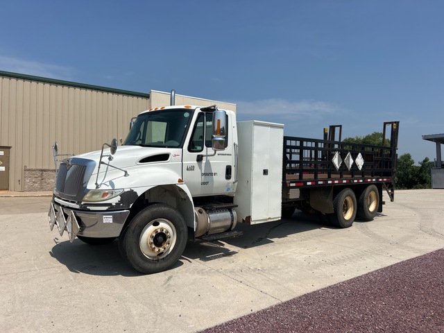 2008 International 4400 6x2 Flatbed Truck