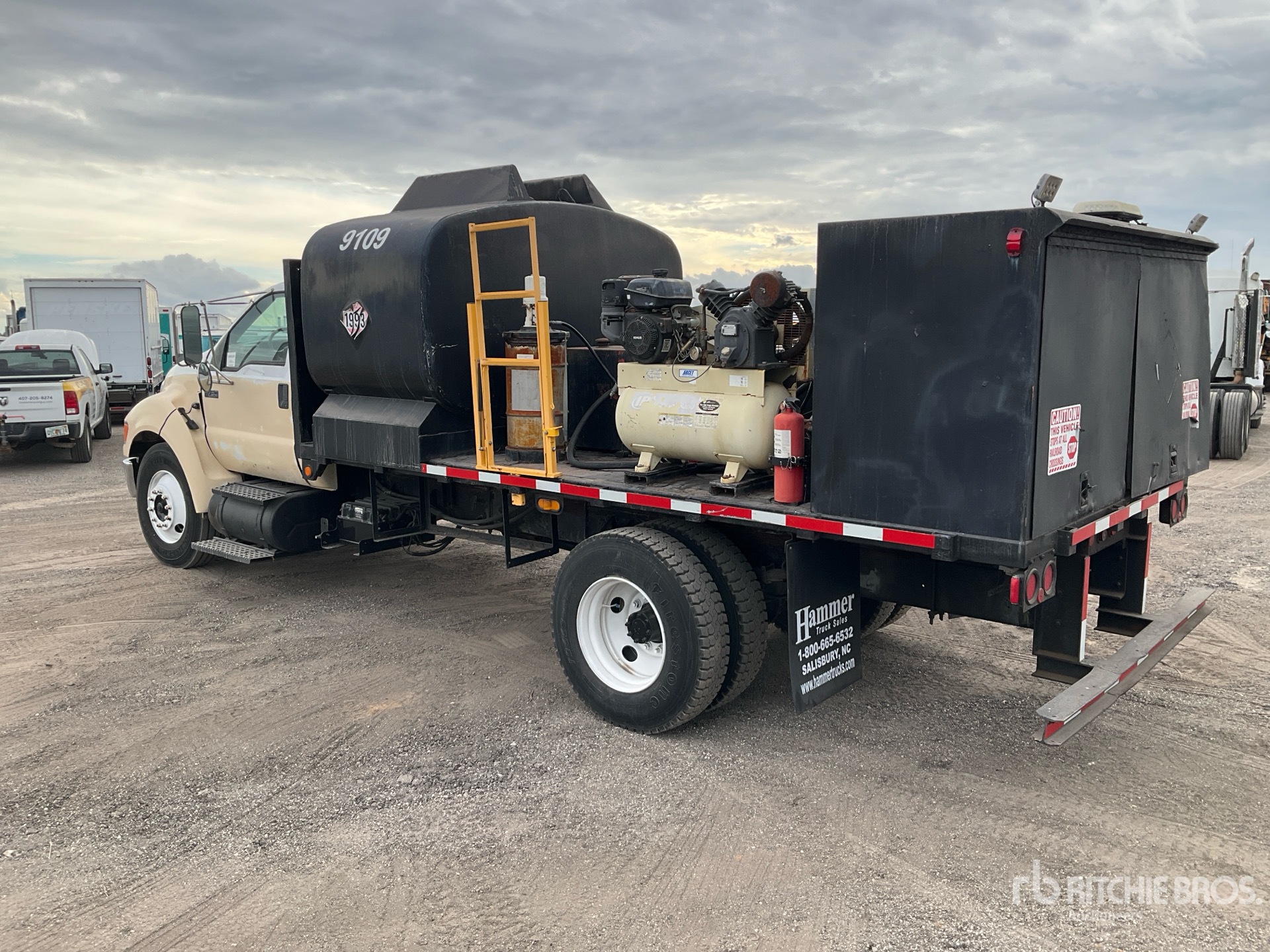 Aspect général with Image, coin arrière gauche