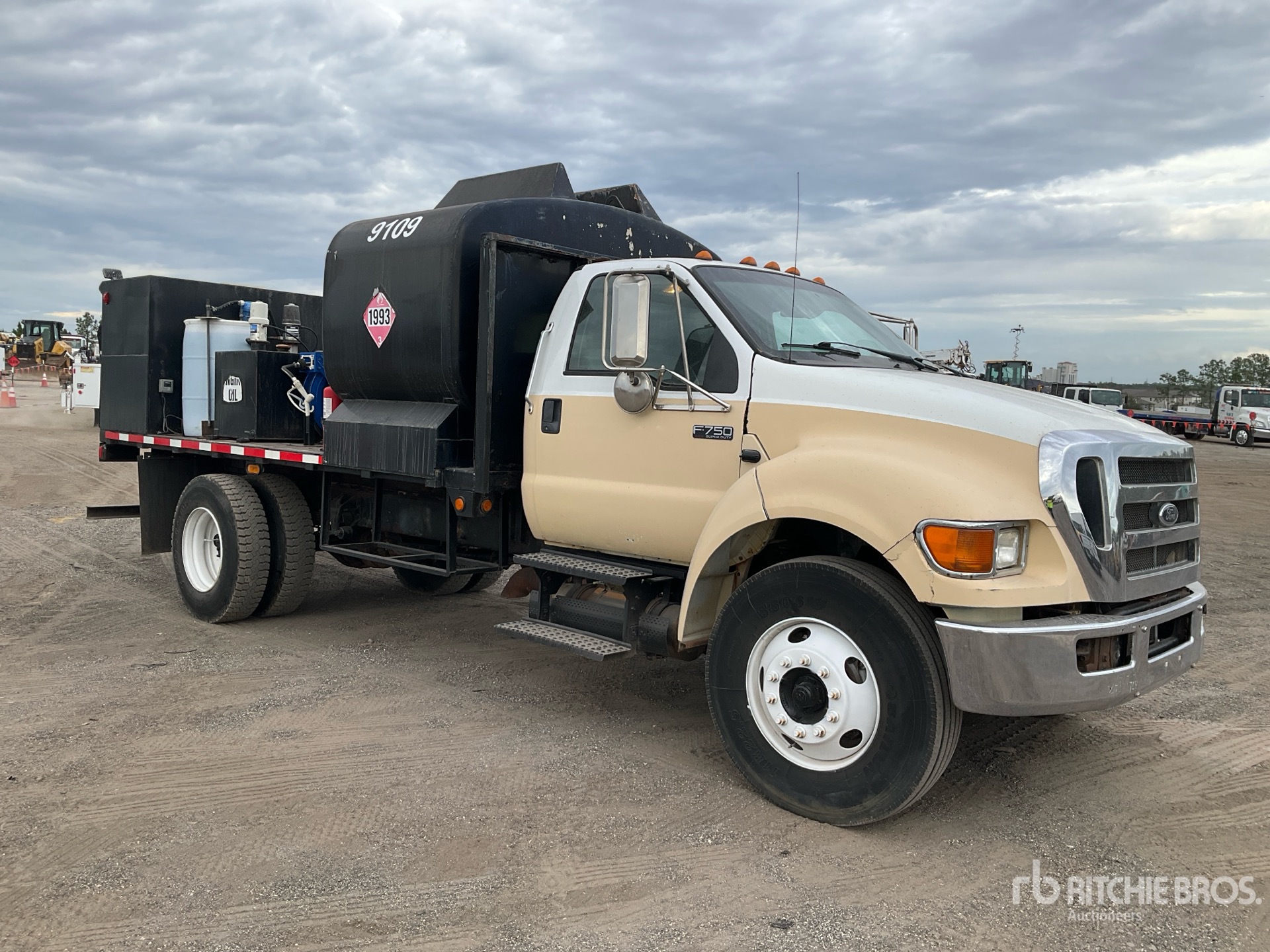 Aspect général with Image, coin avant droit