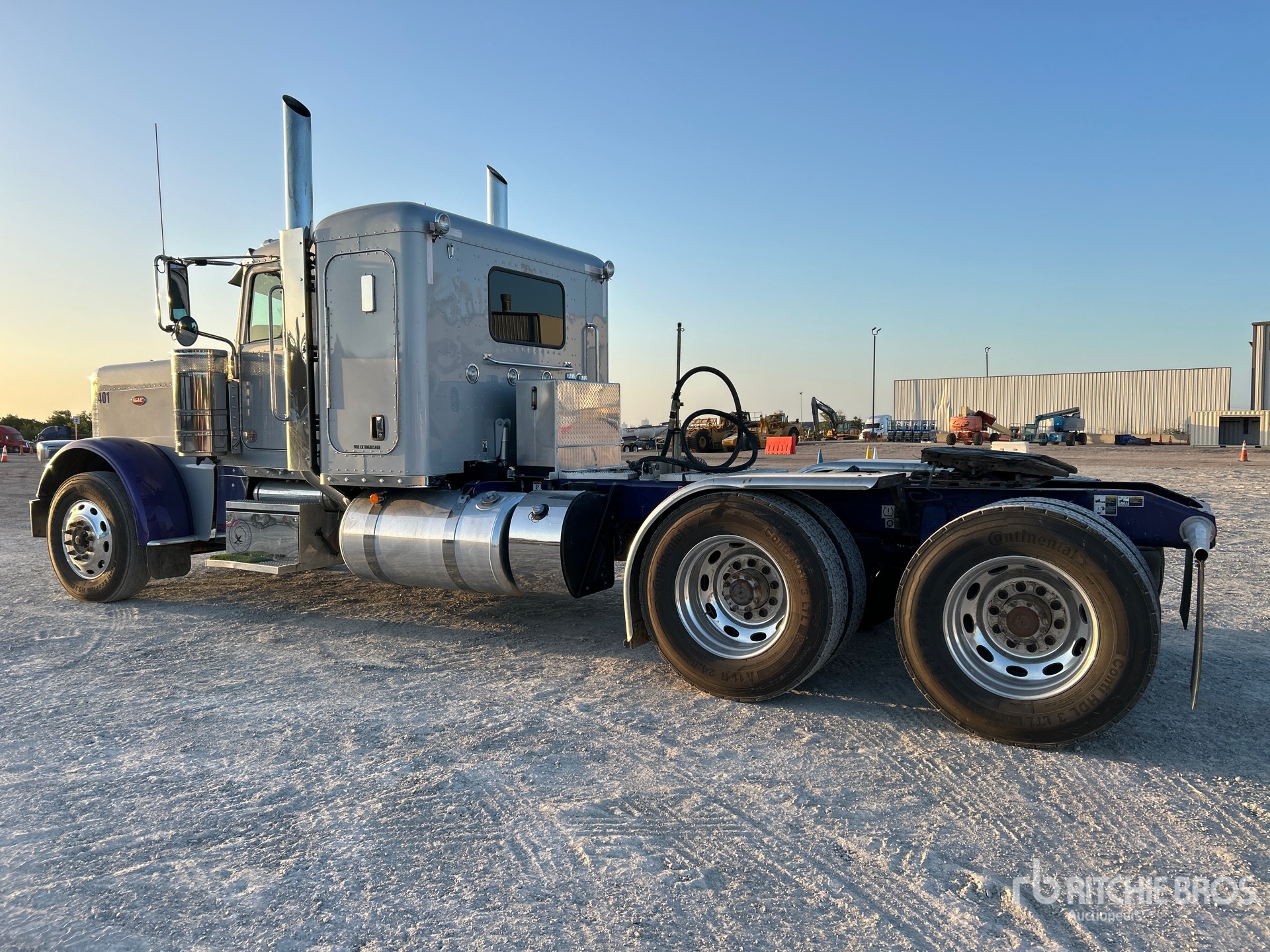 General Appearance with Bild, Ecke hinten links