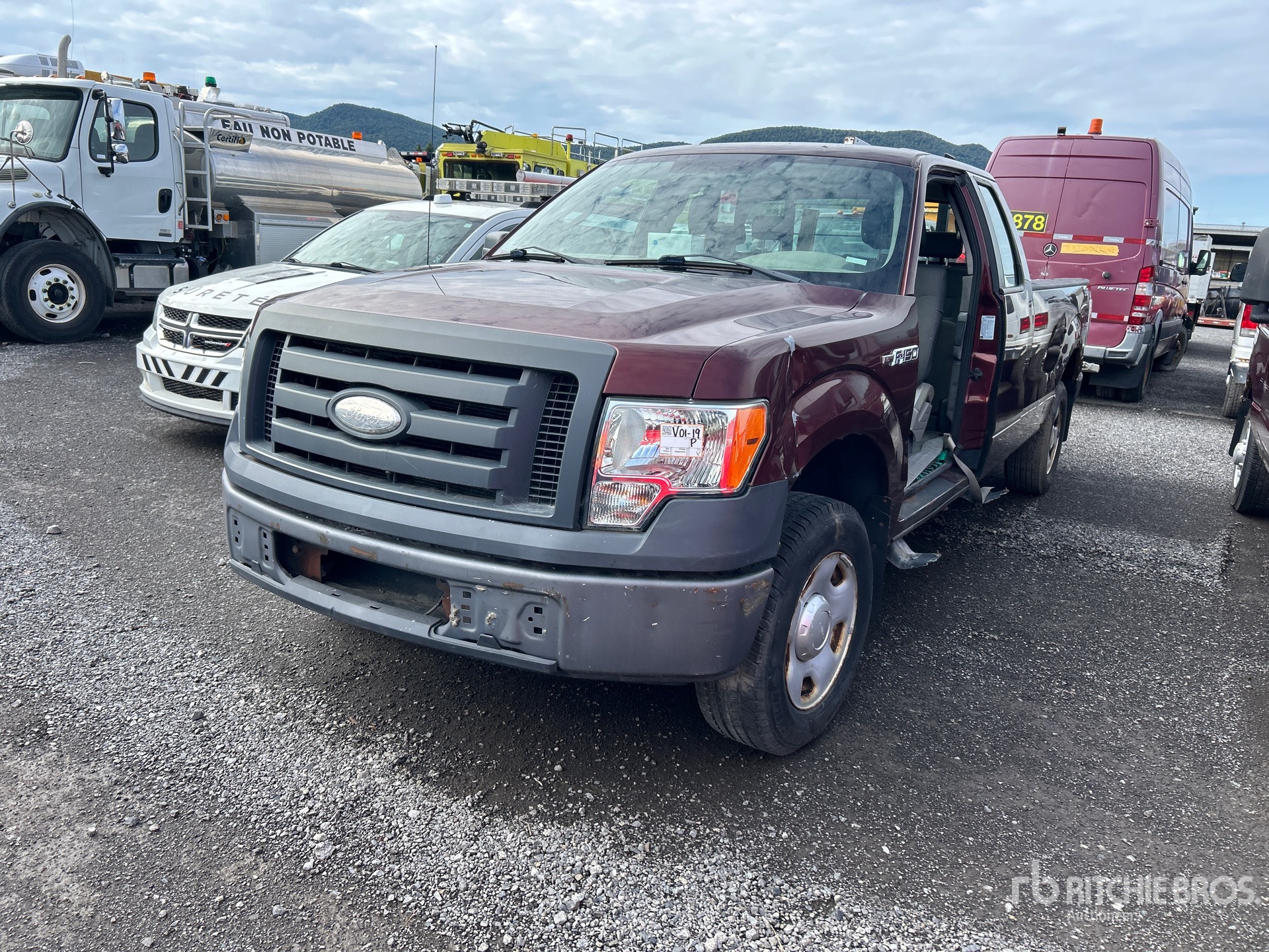 General Appearance with Picture, Left Front Corner