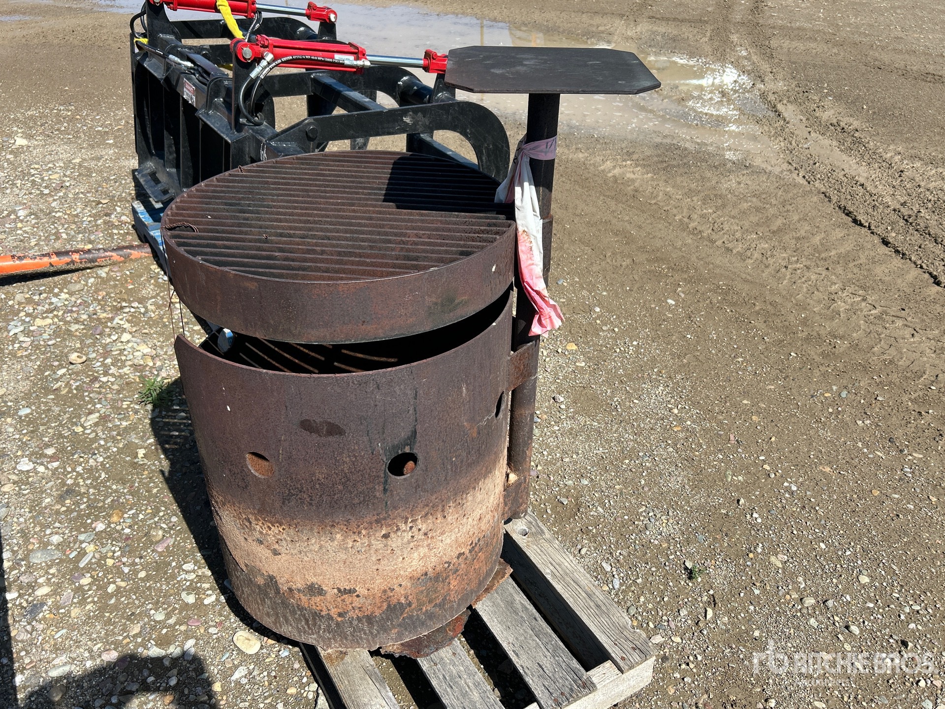 General Appearance with Picture, Right Rear Corner
