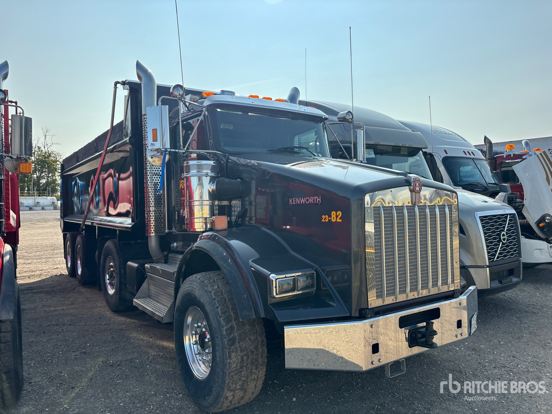 General Appearance with Picture, Right Front Corner