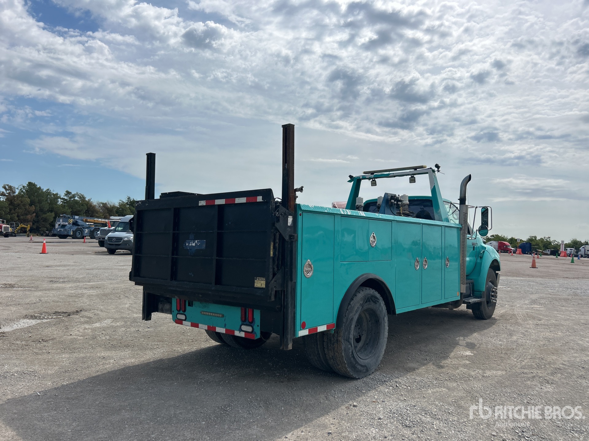 General Appearance with Picture, Right Rear Corner